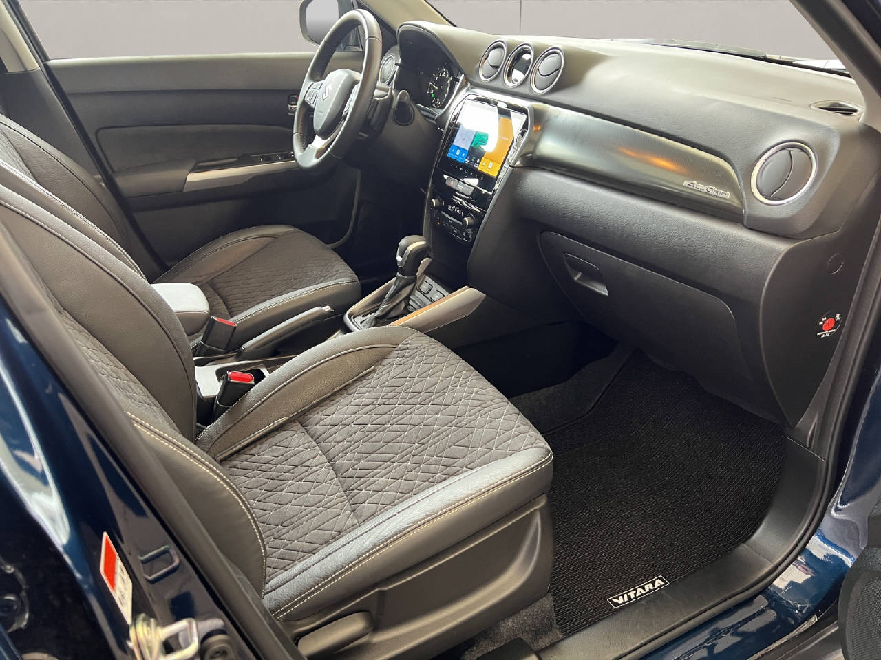 SUZUKI Vitara 1.5 AGS 4x4 Mild-Hybrid GLX Pano-image-18