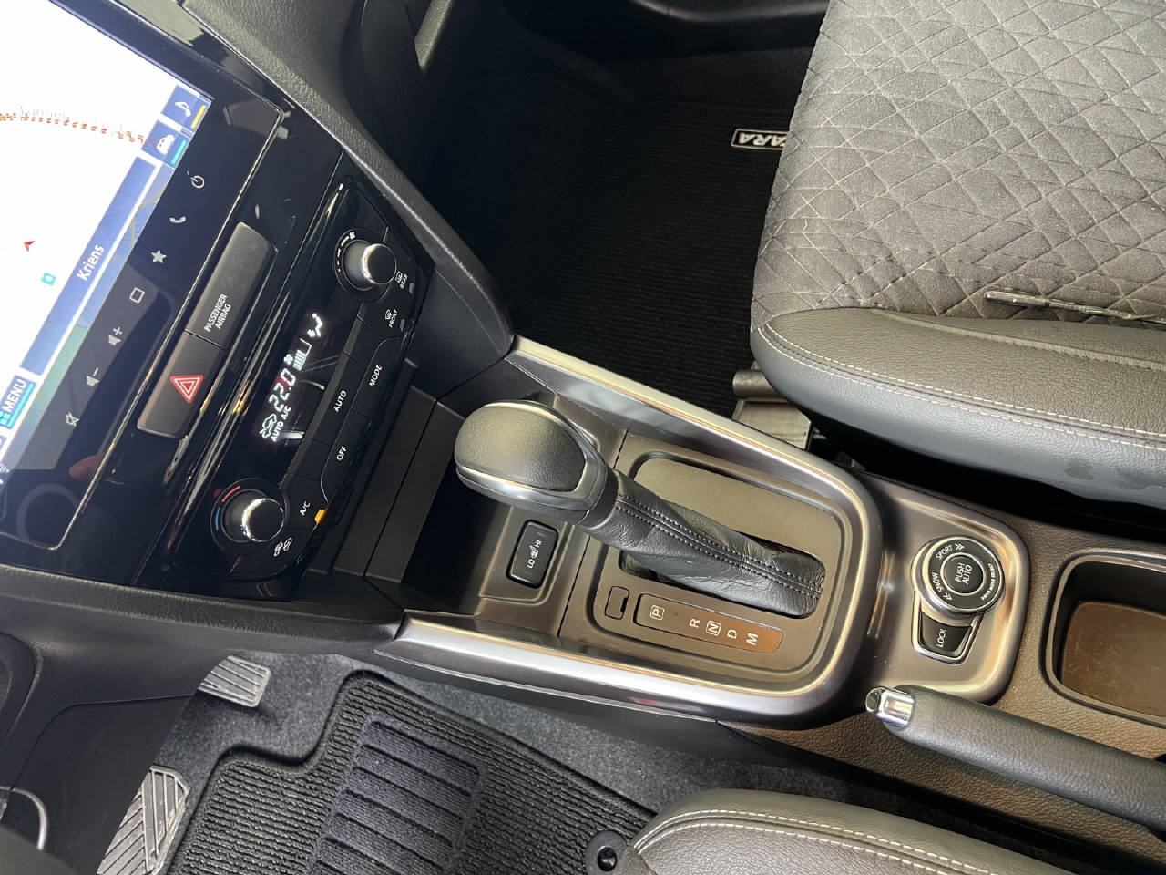 SUZUKI Vitara 1.5 AGS 4x4 Mild-Hybrid GLX Pano-image-16