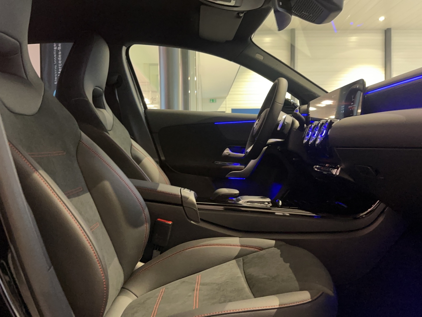 MERCEDES-BENZ A 180 Night Star AMG Line 7G-DCT-image-7