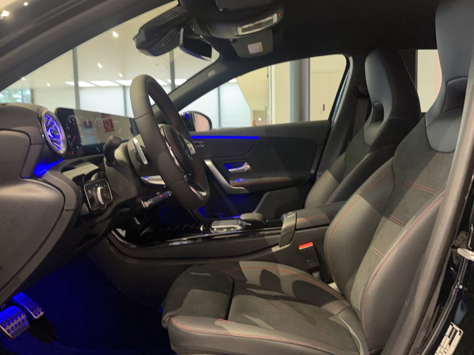 MERCEDES-BENZ A 180 Night Star AMG Line 7G-DCT-image-6