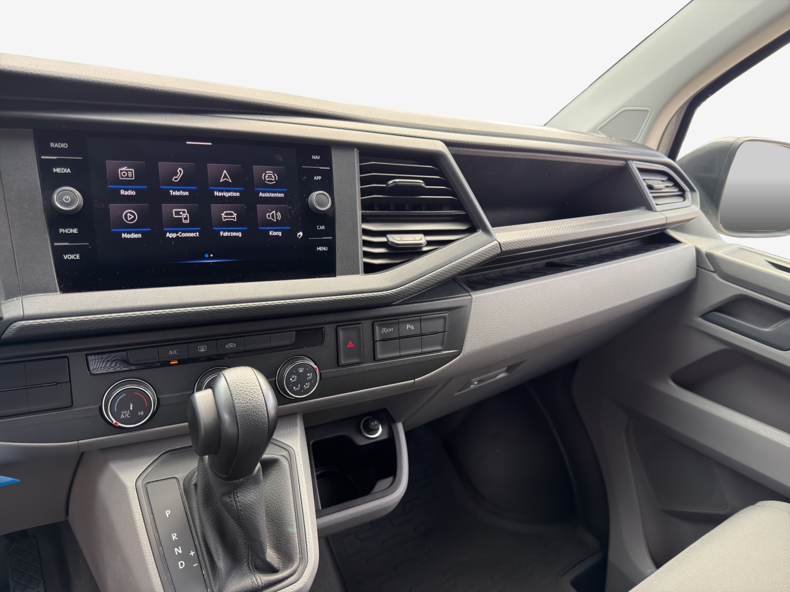 VW T6.1 2.0 TDI DSG-image-10