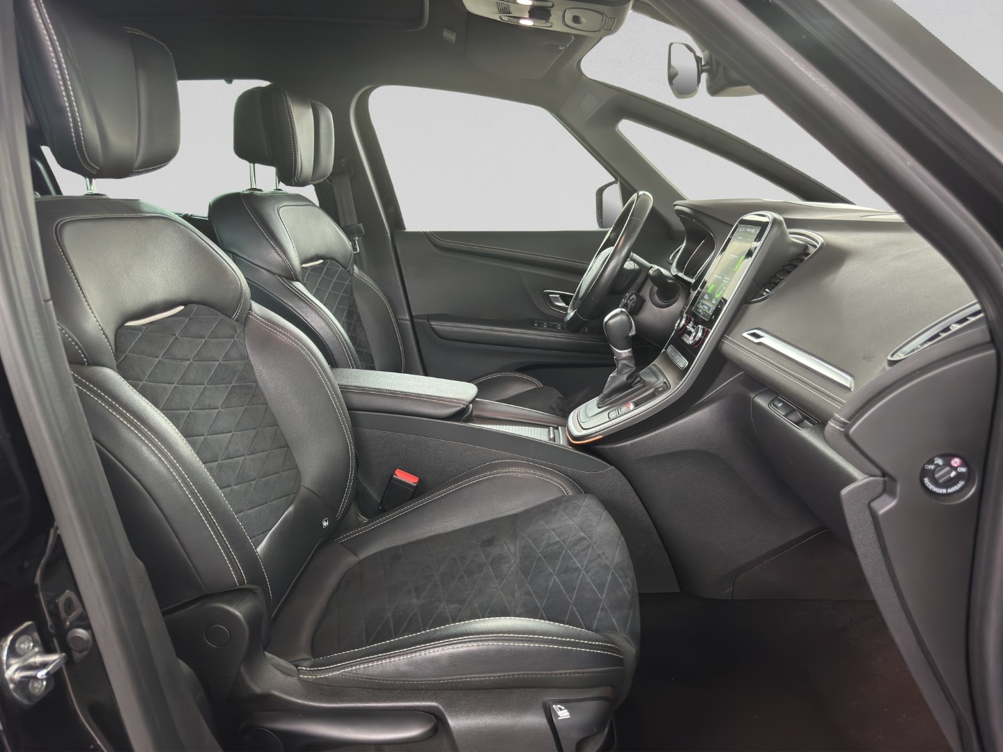 RENAULT Grand Scénic 1.3 16V Turbo Executive EDC-image-26