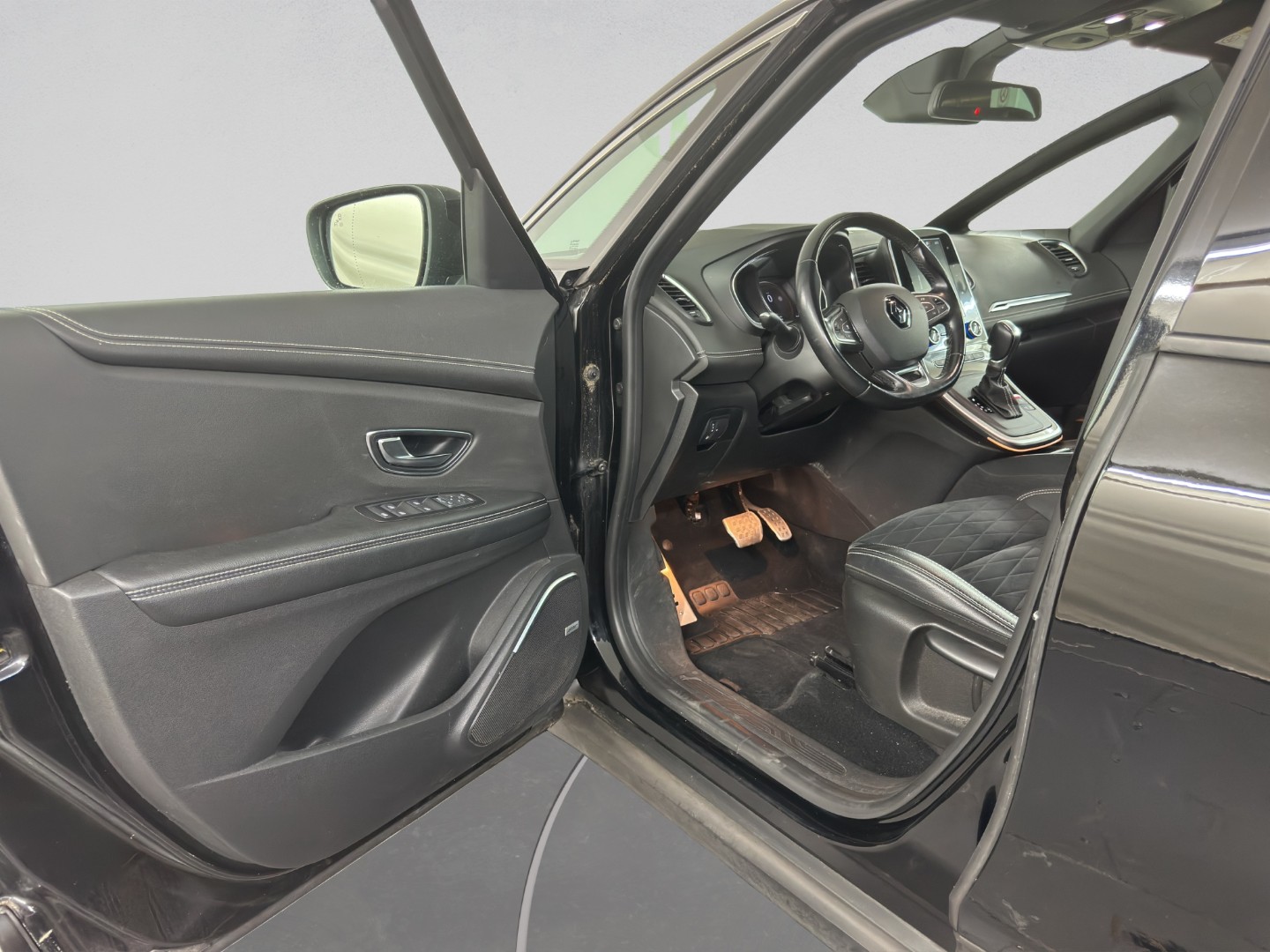 RENAULT Grand Scénic 1.3 16V Turbo Executive EDC-image-19