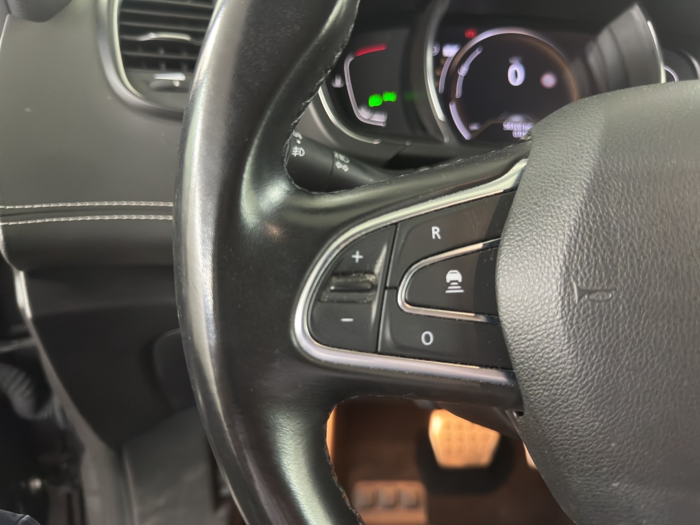 RENAULT Grand Scénic 1.3 16V Turbo Executive EDC-image-17
