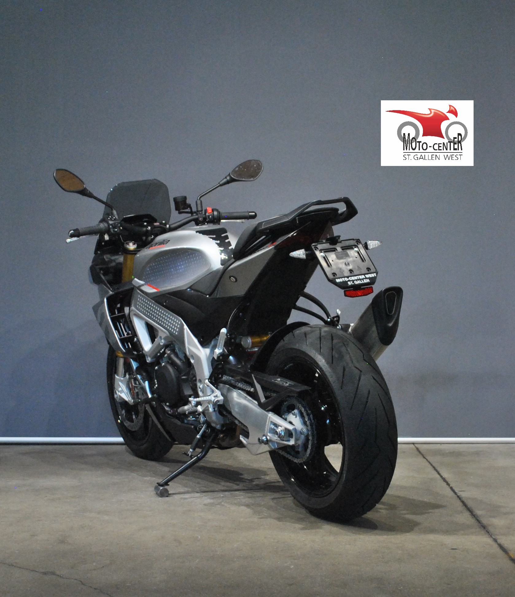APRILIA Tuono V4 1100-showroom-element-3