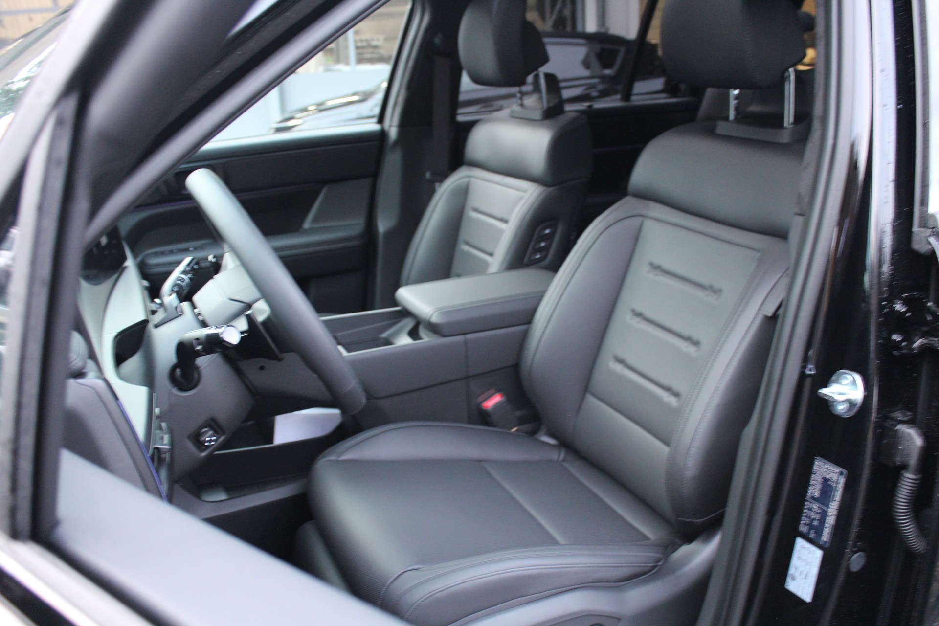 HYUNDAI Santa Fe 1.6 T-GDi HEV Calligraphy Swiss Ed. 4WD Automatic-image-8