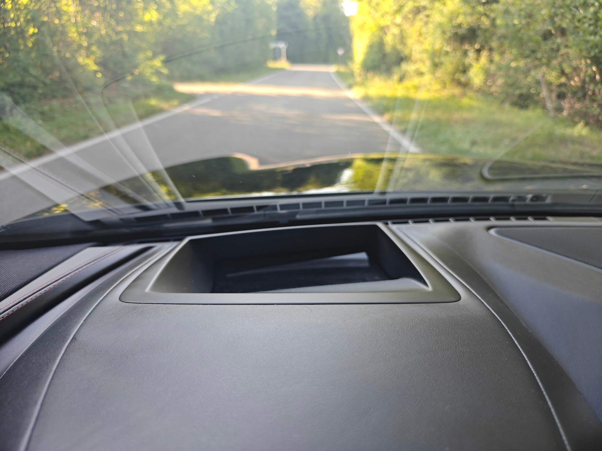 BMW 640i-image-5