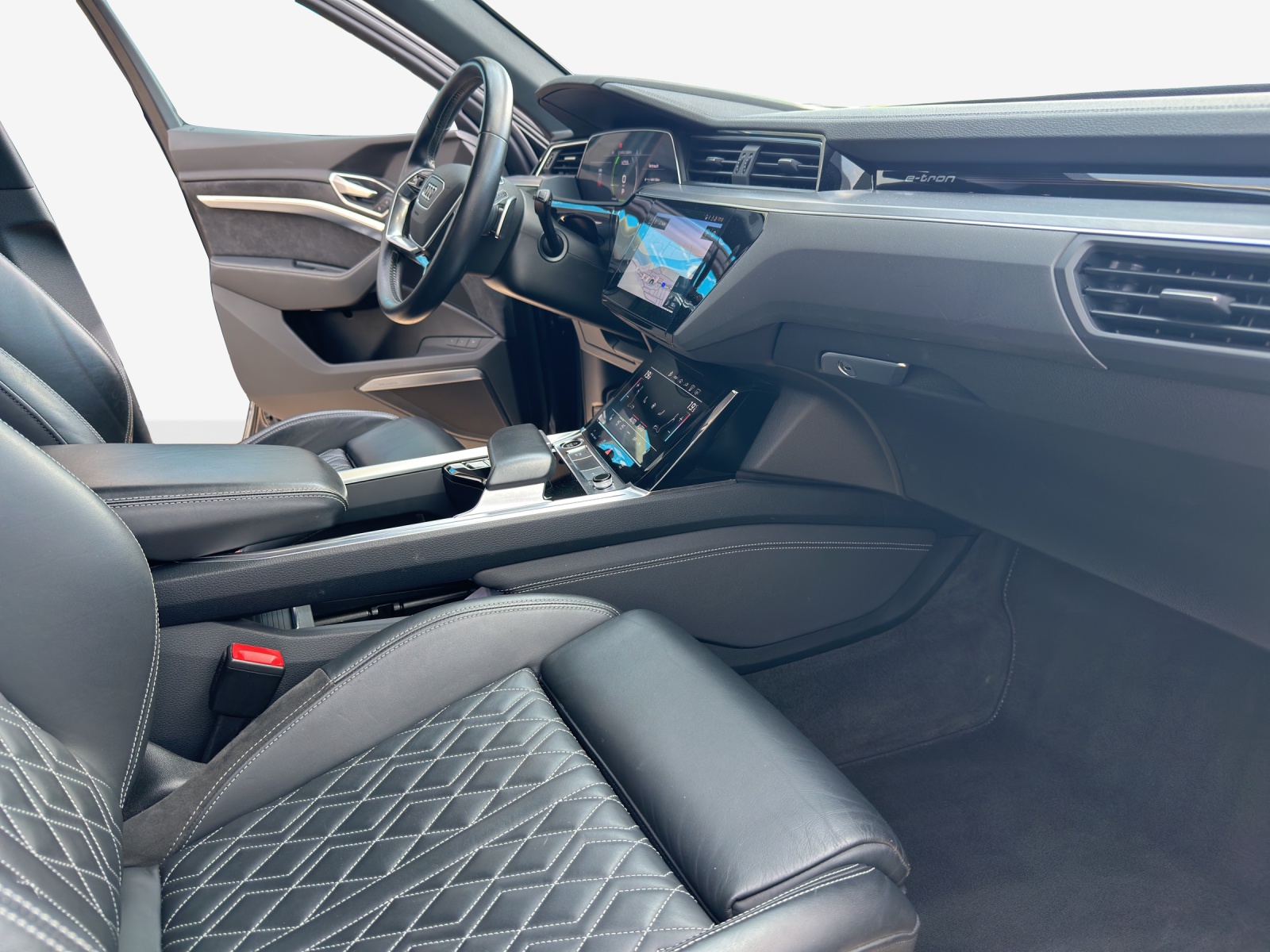 AUDI e-tron 55 S Line quattro-image-15