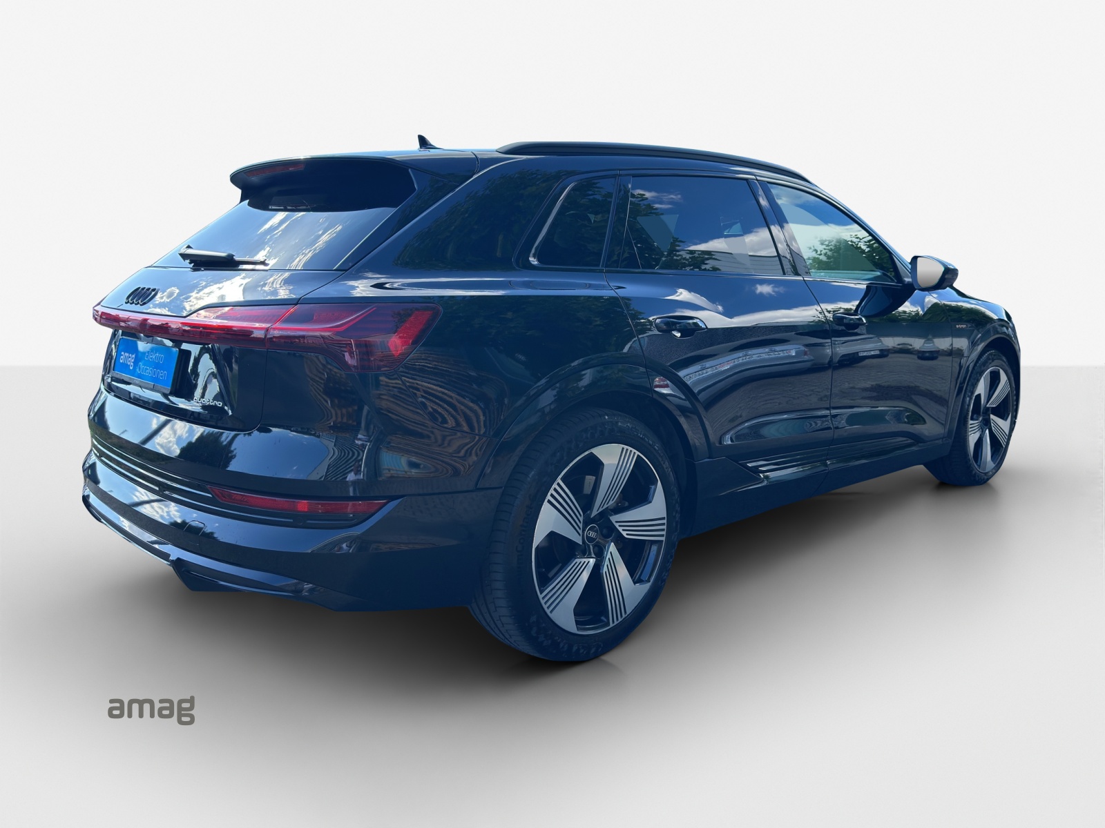 AUDI e-tron 55 S Line quattro-image-5