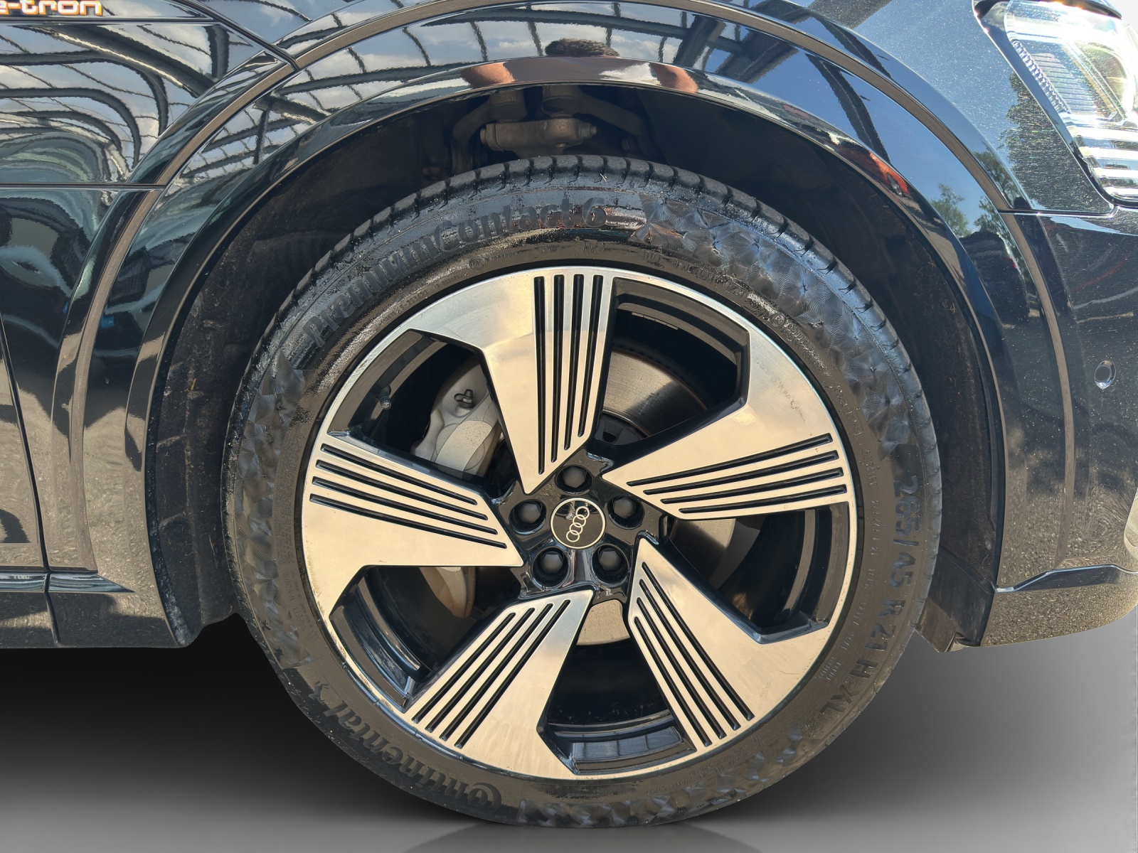 AUDI e-tron 55 S Line quattro-image-14