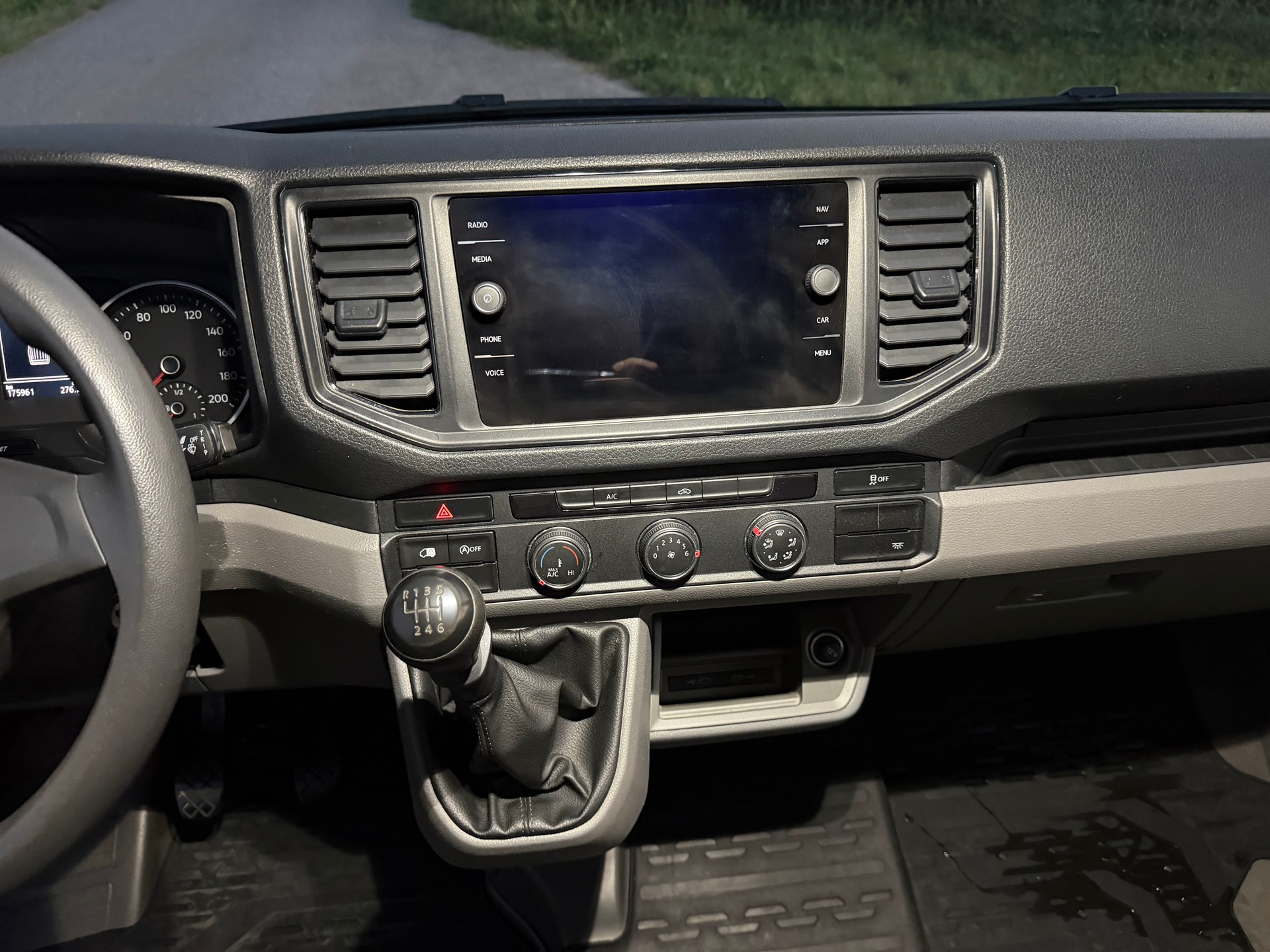VW Crafter 35 2.0 BiTDI Entry L3 RWD-image-13