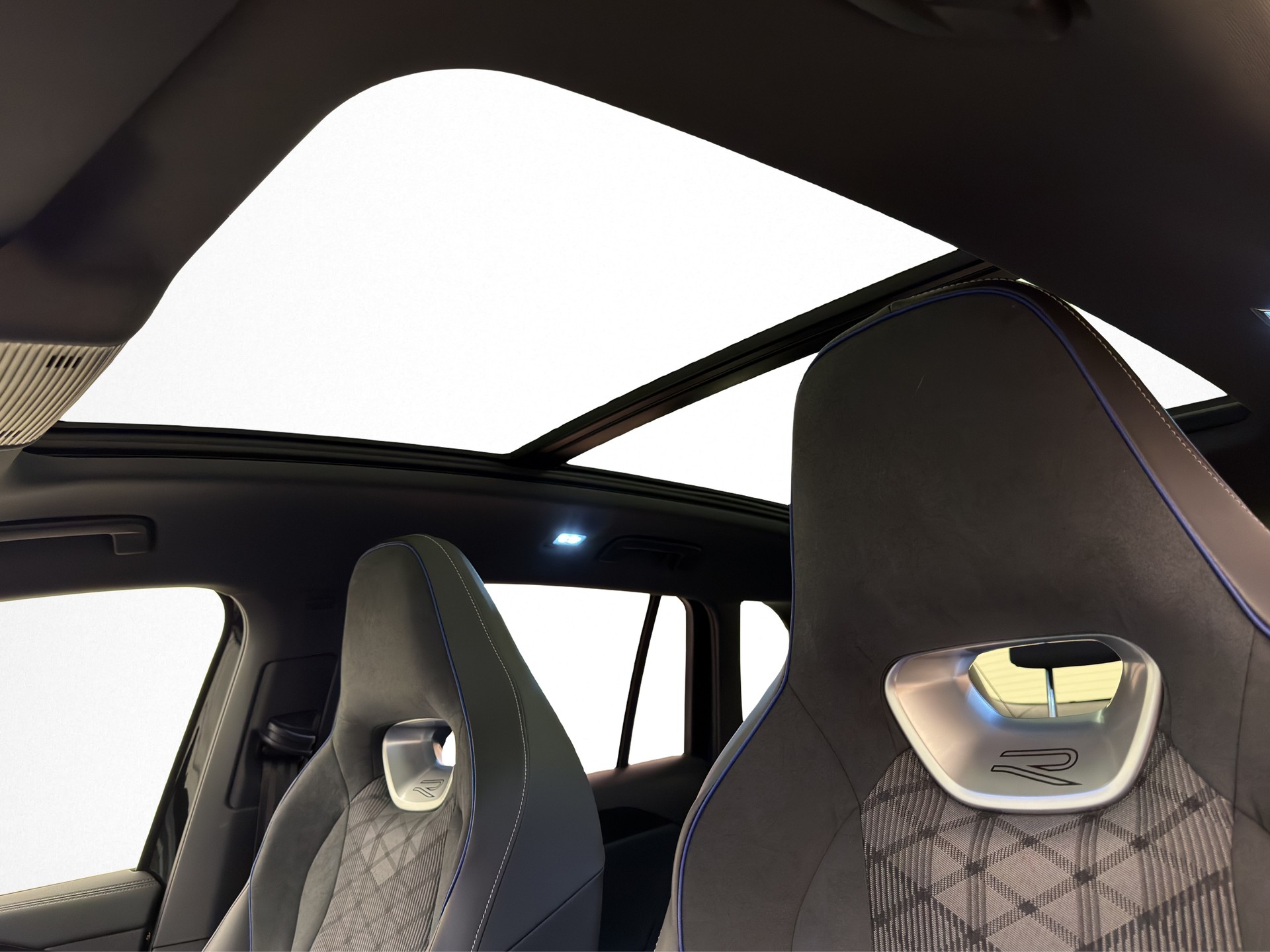 VW Tiguan 2.0 TSI R-Line DSG 4 motion-image-14