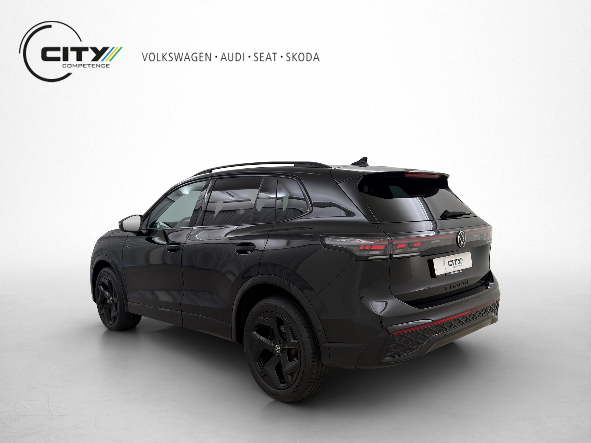 VW Tiguan 2.0 TSI R-Line DSG 4 motion-image-1