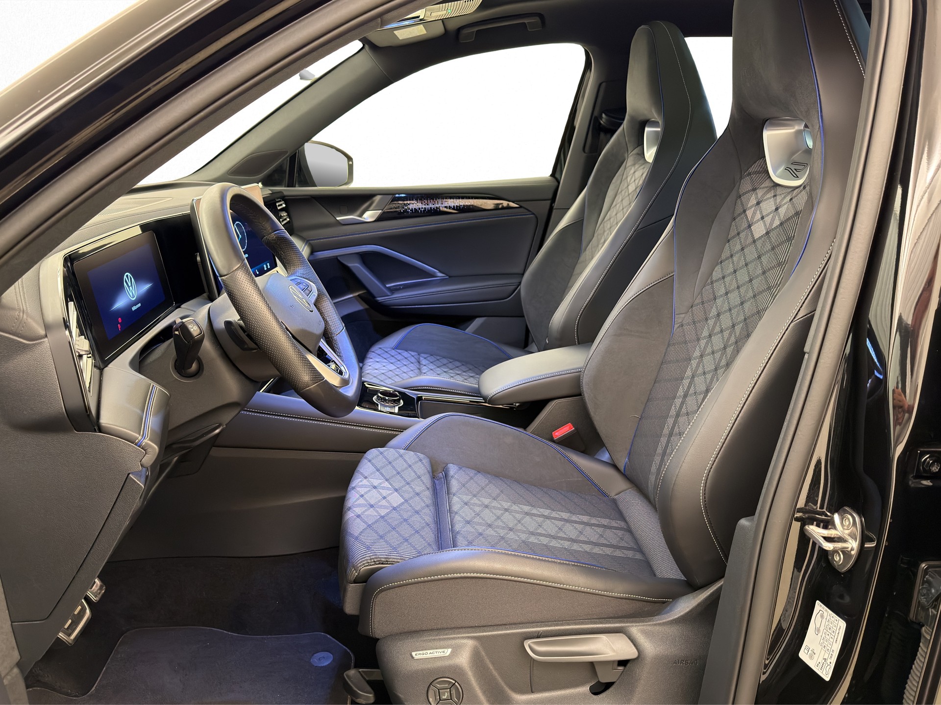 VW Tiguan 2.0 TSI R-Line DSG 4 motion-image-5