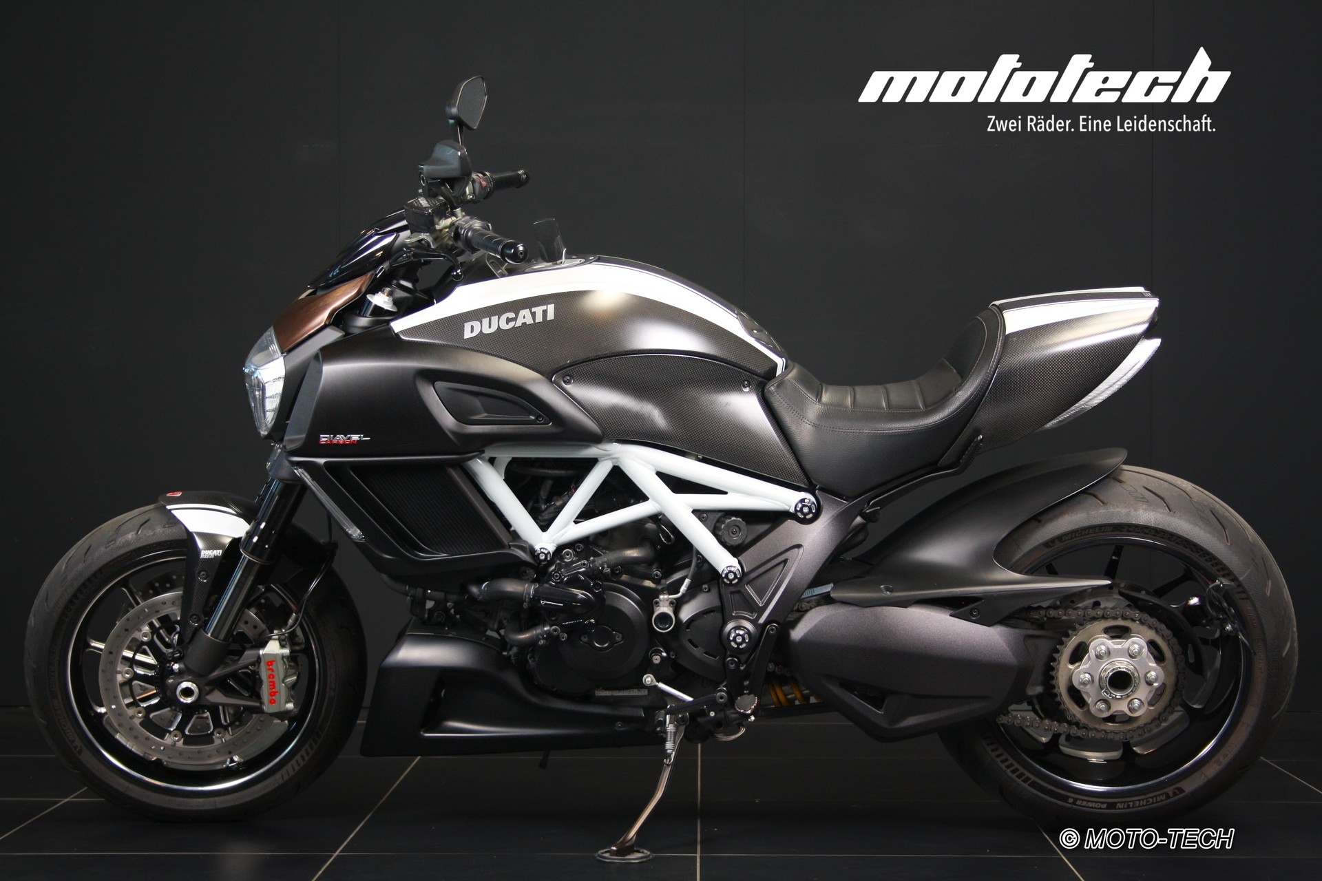 DUCATI Diavel 1200 Weiss-image-4