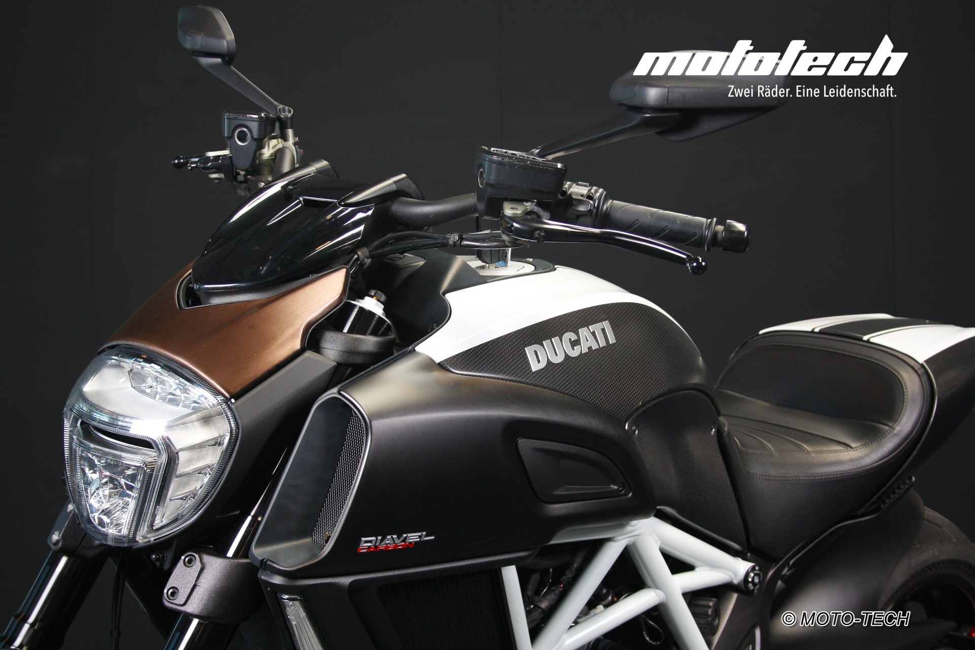 DUCATI Diavel 1200 Weiss-image-6