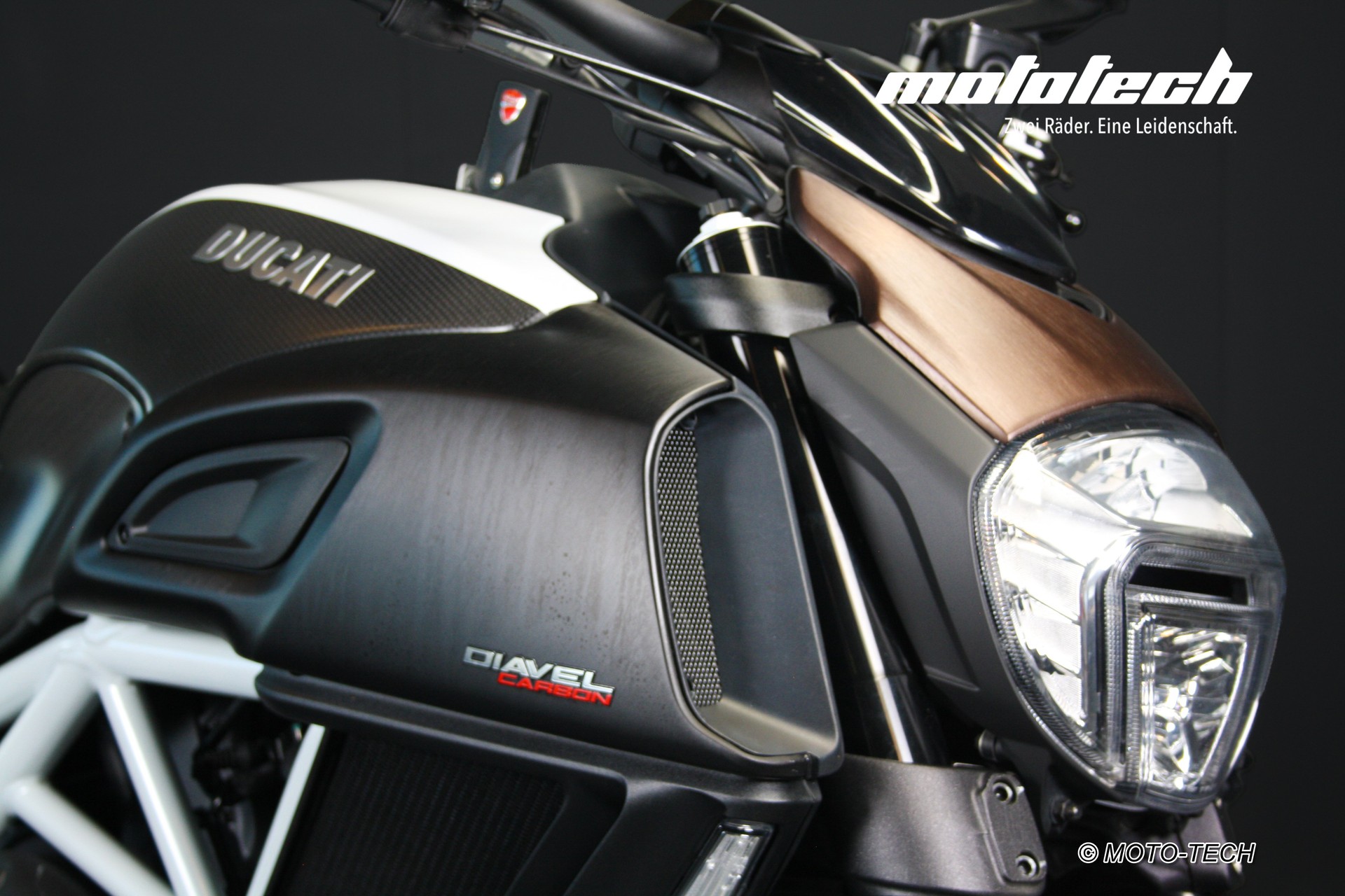 DUCATI Diavel 1200 Weiss-image-9
