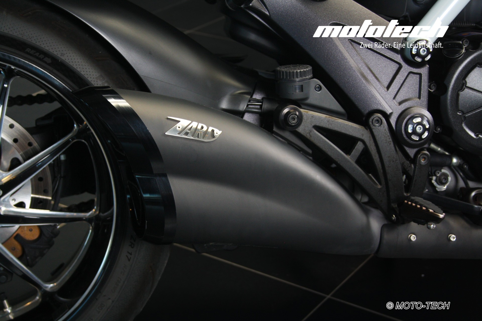 DUCATI Diavel 1200 Weiss-image-10