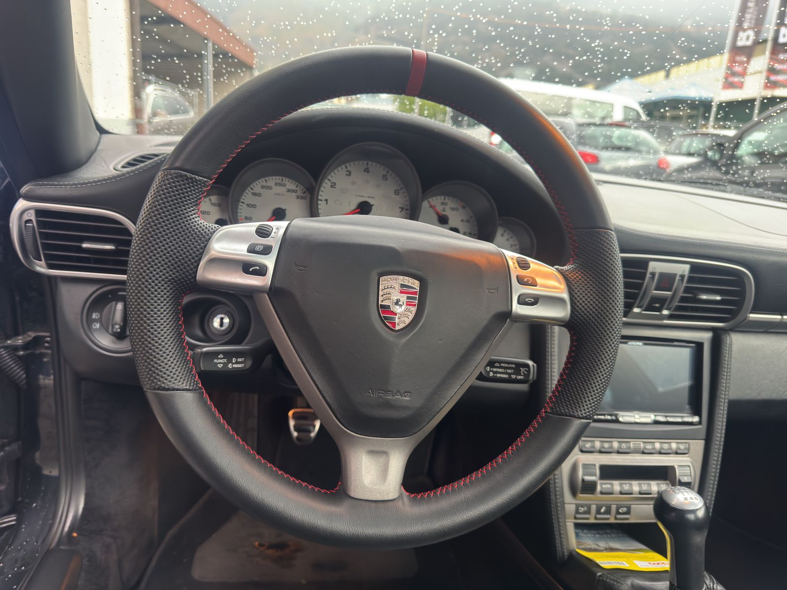 PORSCHE 911 Carrera 4S-image-7
