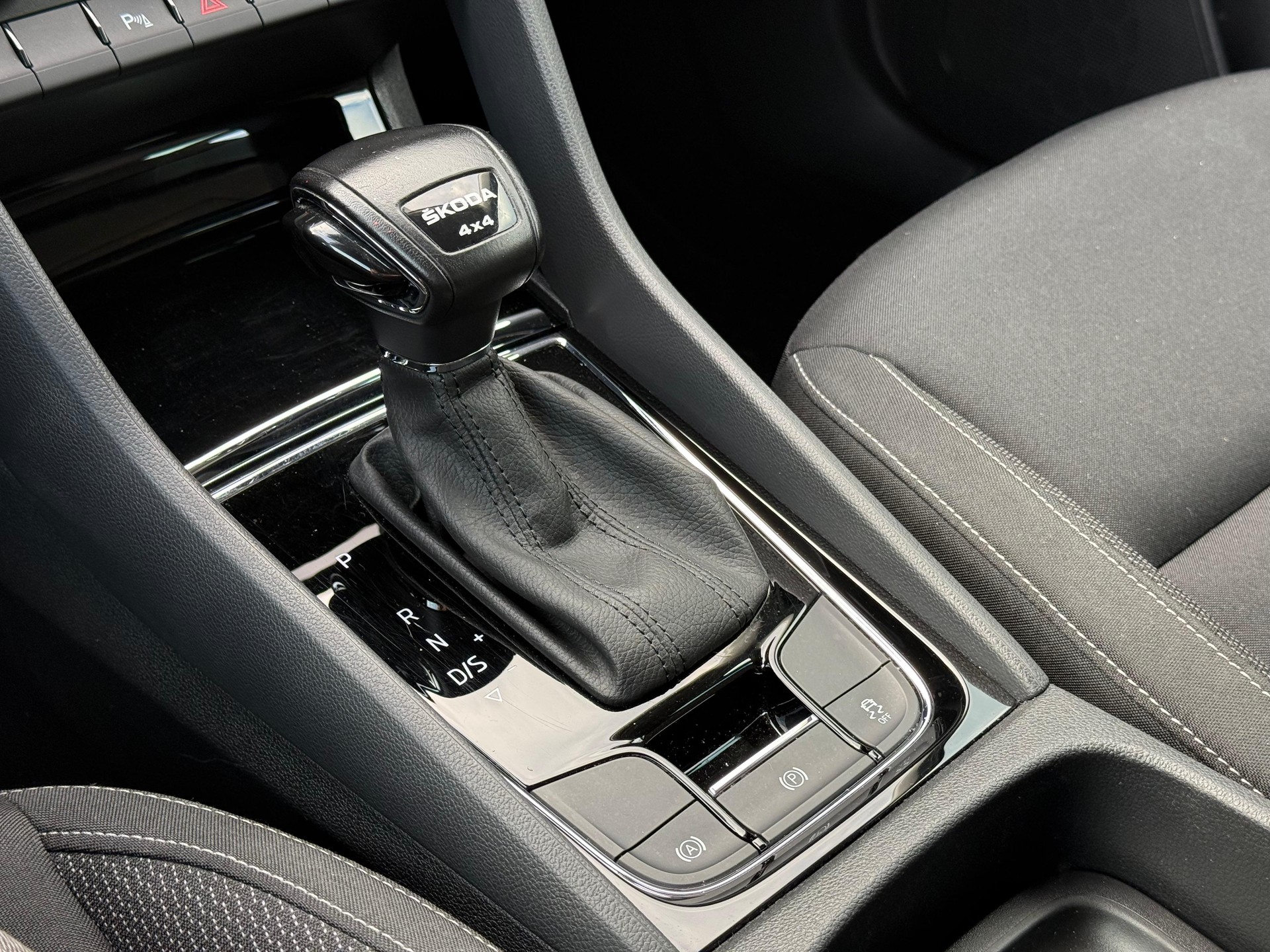 SKODA Karoq 2.0 TDI Ambition 4x4 DSG-image-18