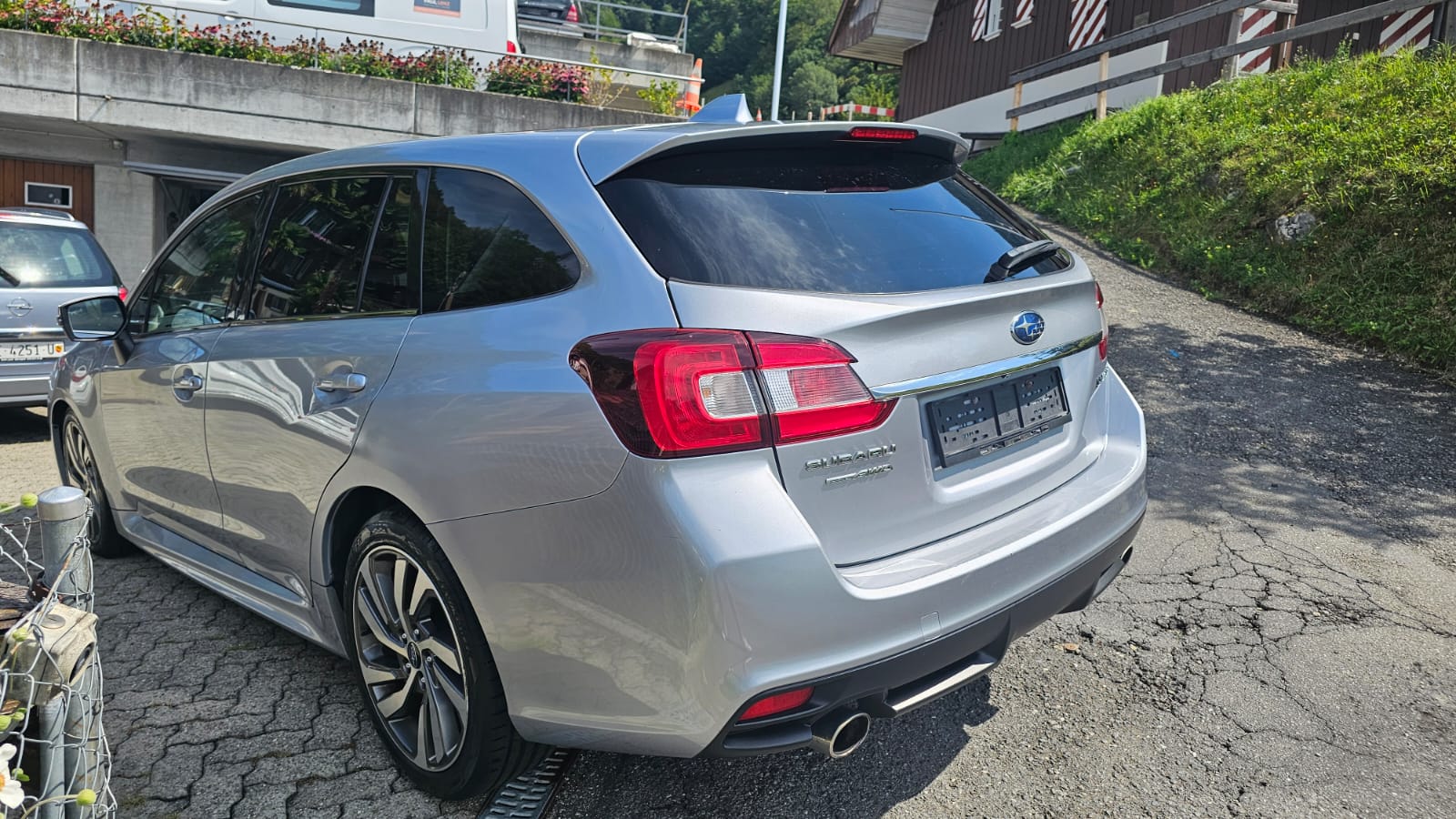 SUBARU Levorg 2.0i Luxury AWD Lineartronic-image-2