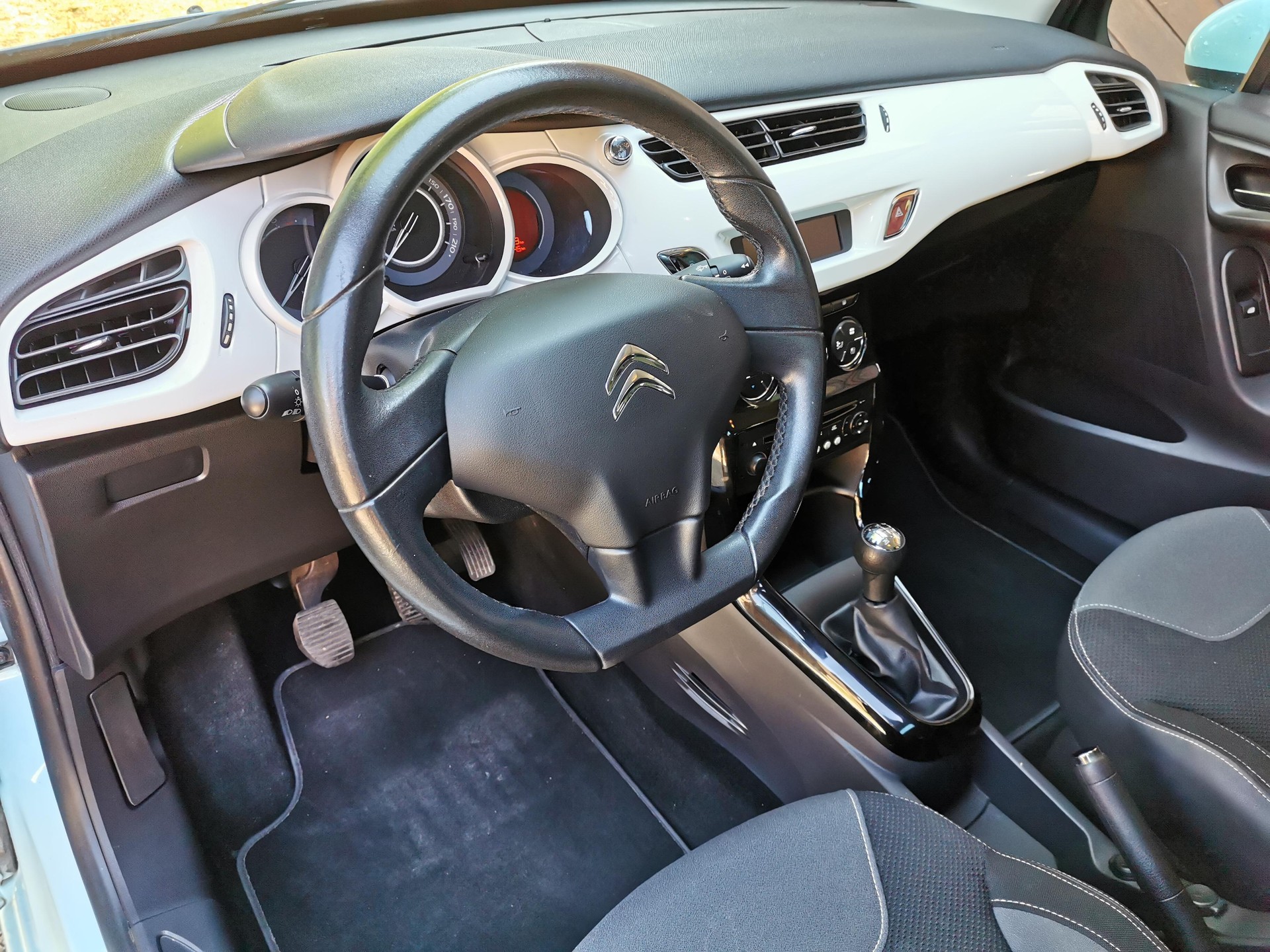 CITROEN C3 1.4i Swiss Style-image-4