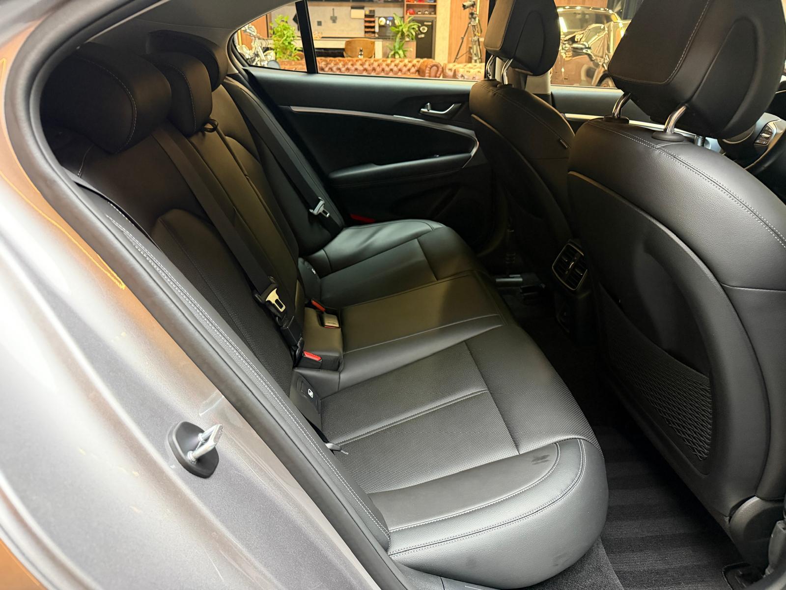 GENESIS G70 Shooting Brake 2.0T Premium-image-16