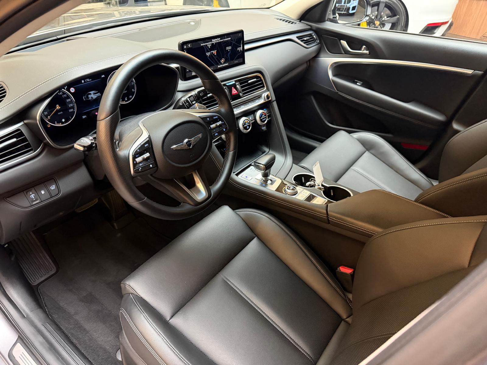 GENESIS G70 Shooting Brake 2.0T Premium-image-12