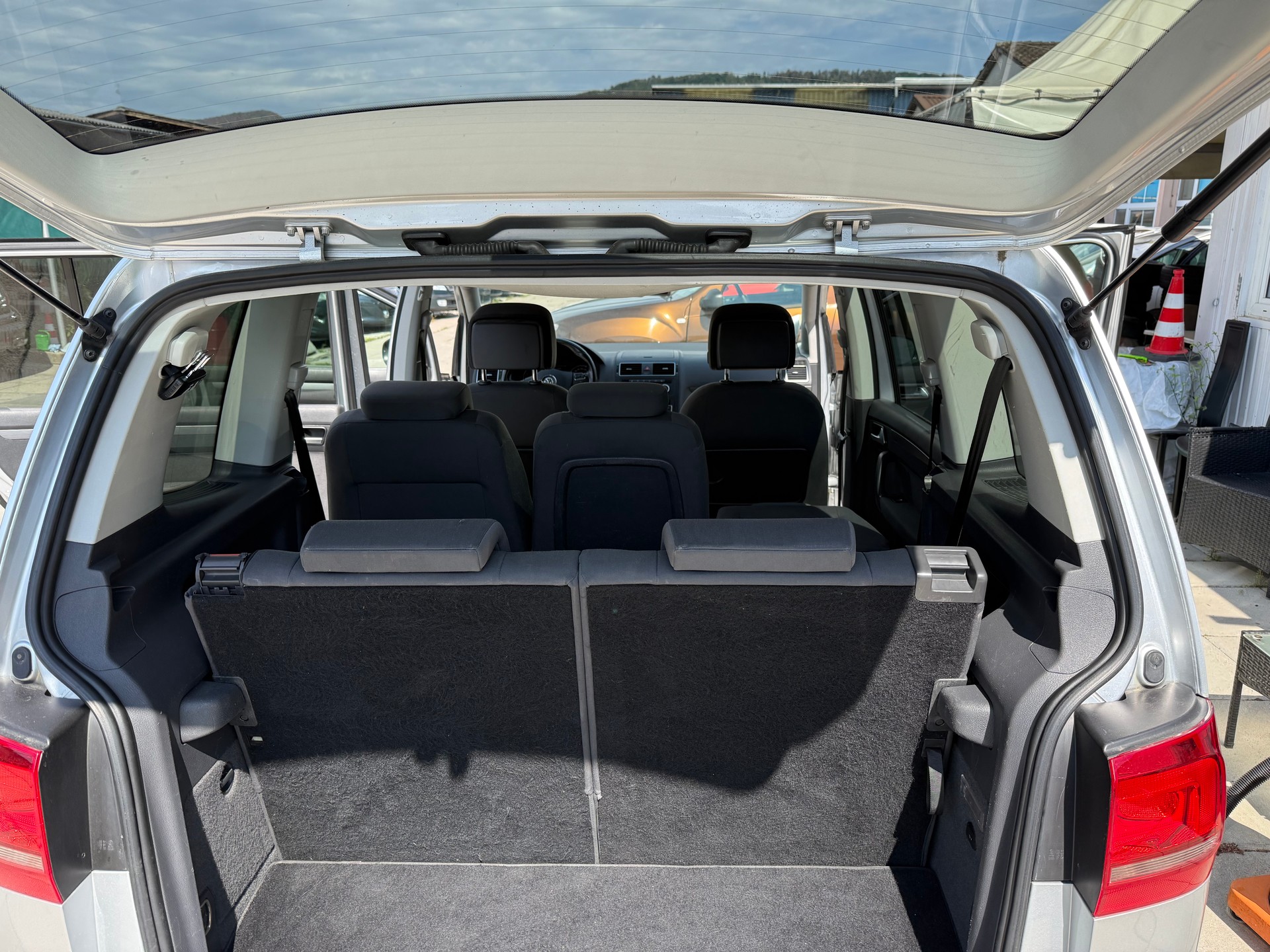 VW Touran 1.4 TSI 65th Edition DSG-image-14