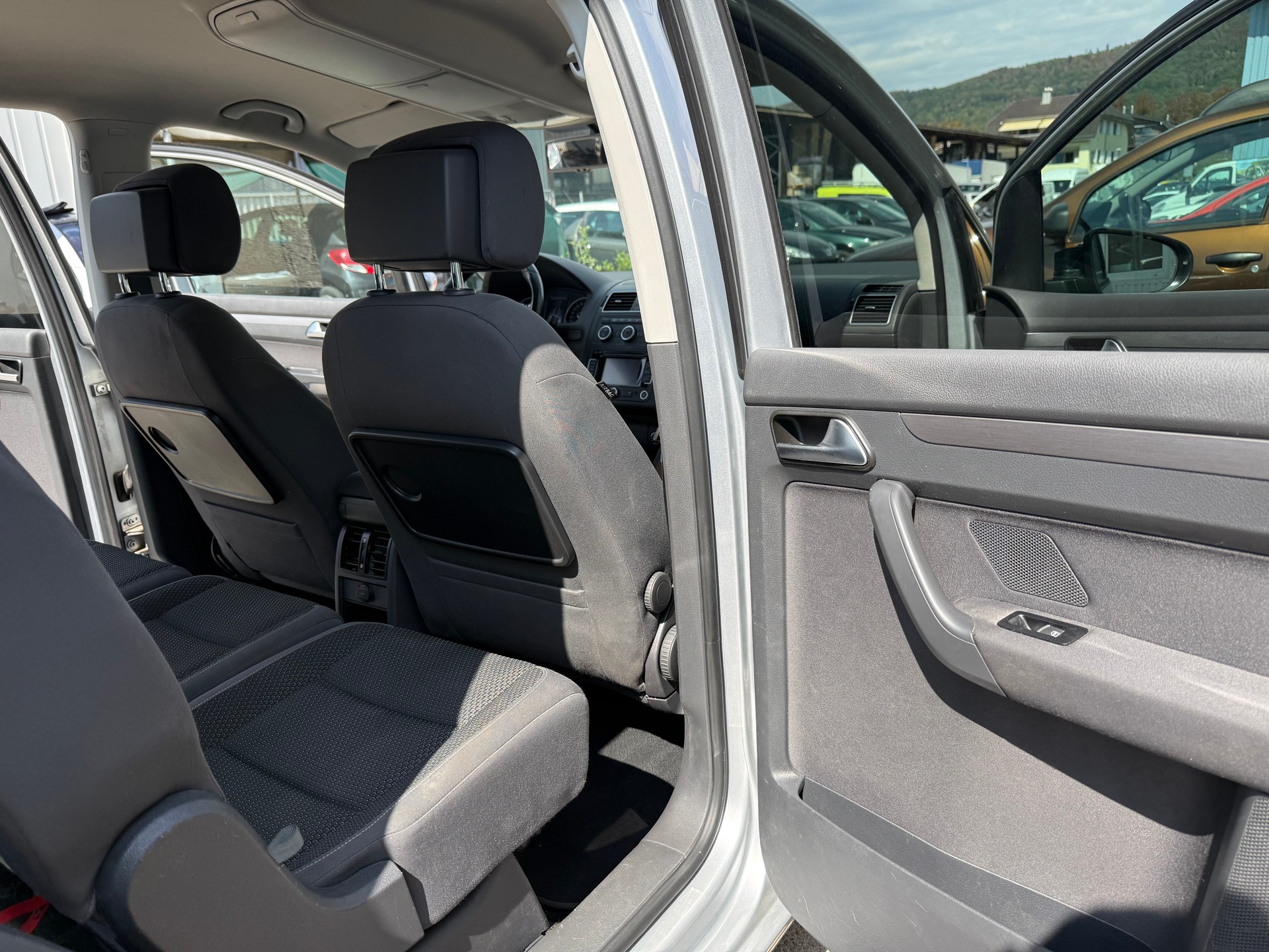 VW Touran 1.4 TSI 65th Edition DSG-image-12