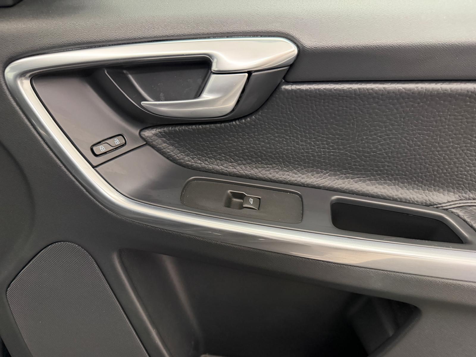 VOLVO XC60 2.4 D5 Summum AWD-image-16