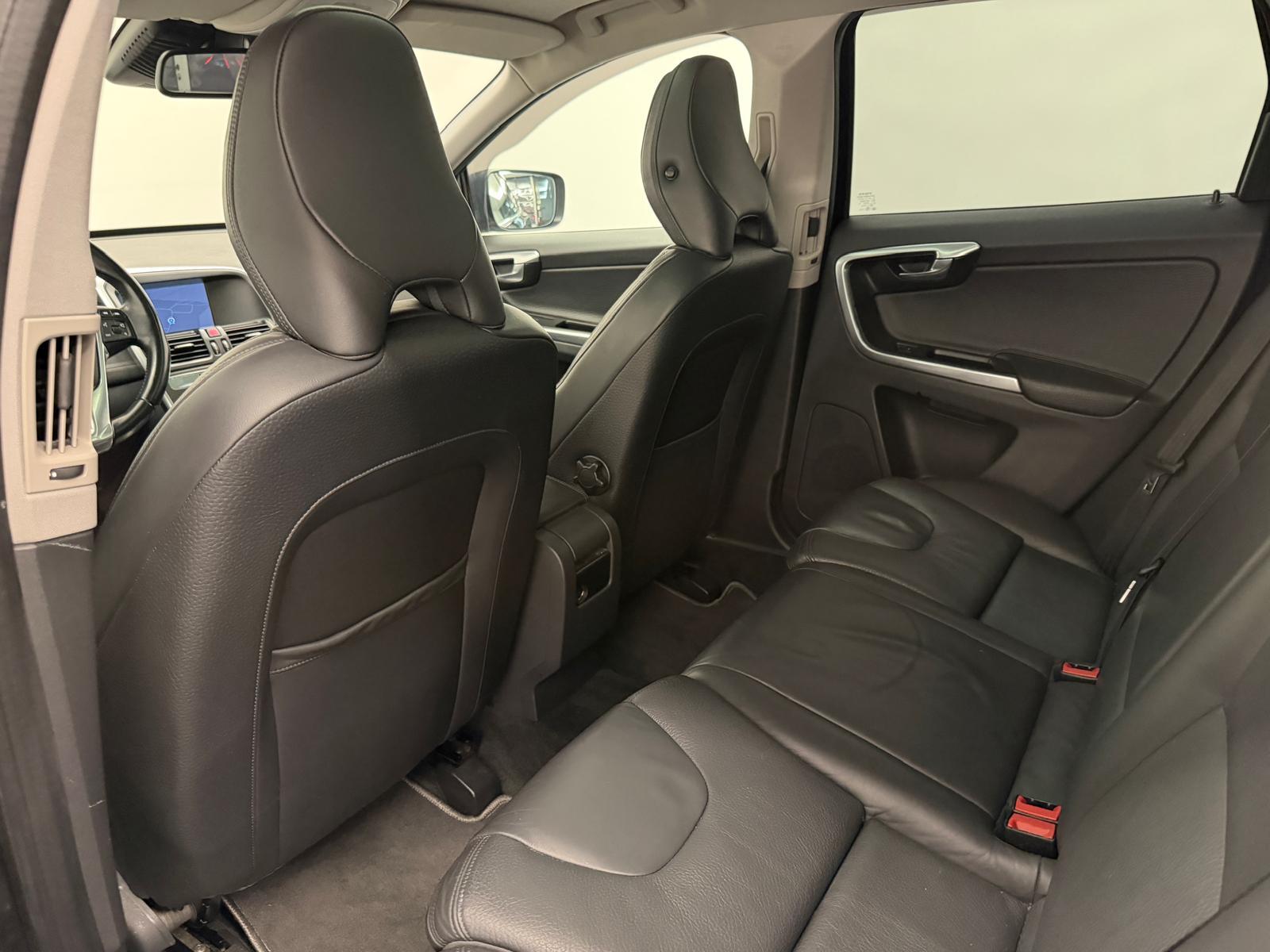VOLVO XC60 2.4 D5 Summum AWD-image-15
