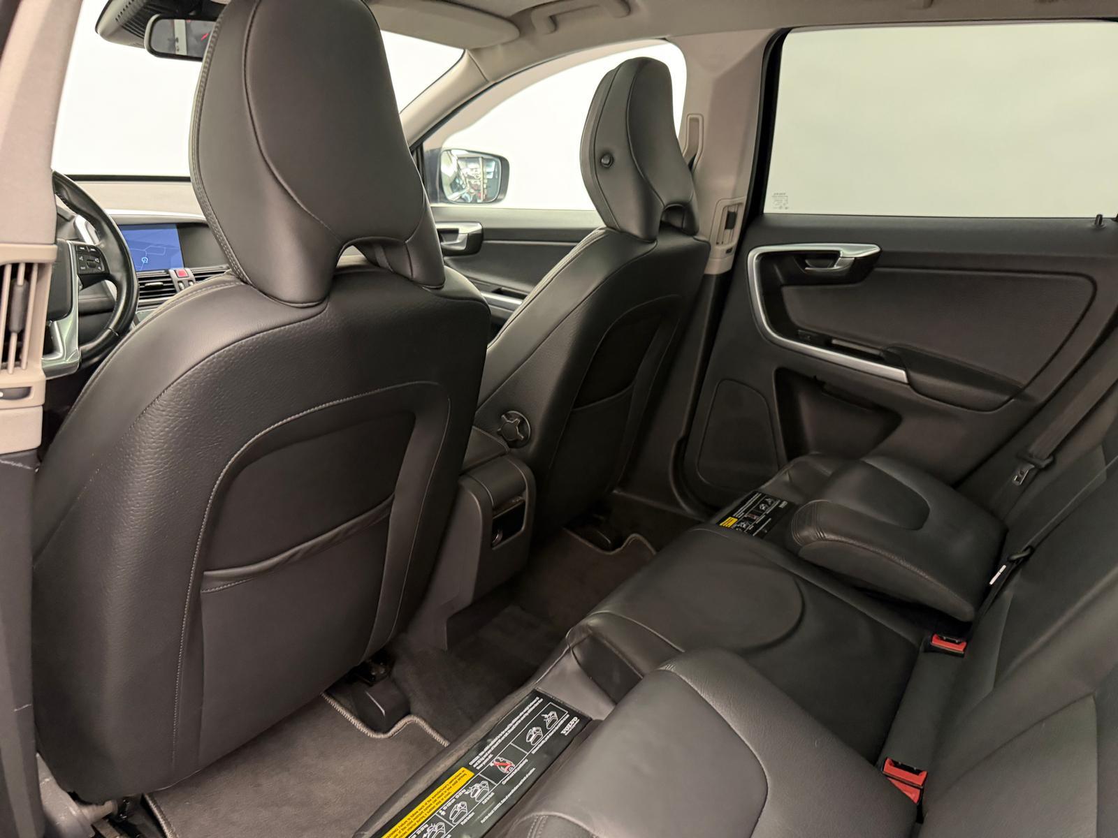 VOLVO XC60 2.4 D5 Summum AWD-image-18