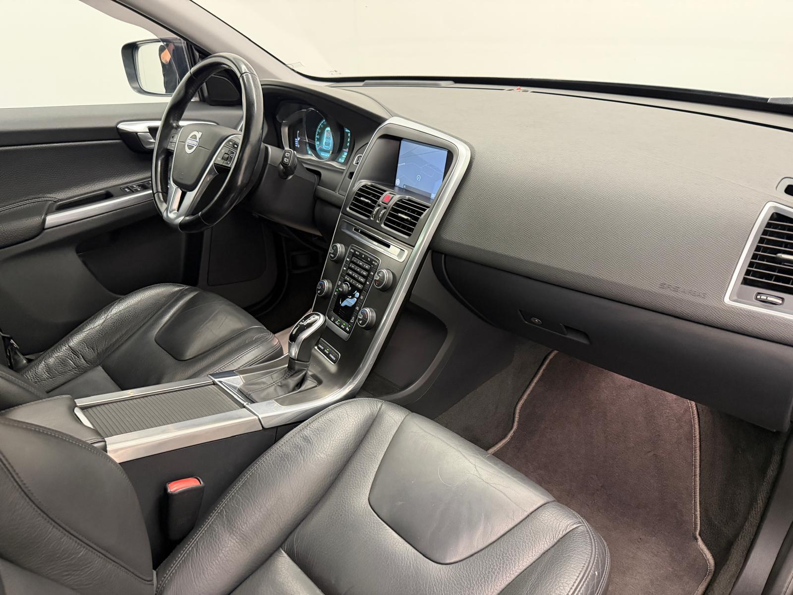 VOLVO XC60 2.4 D5 Summum AWD-image-10