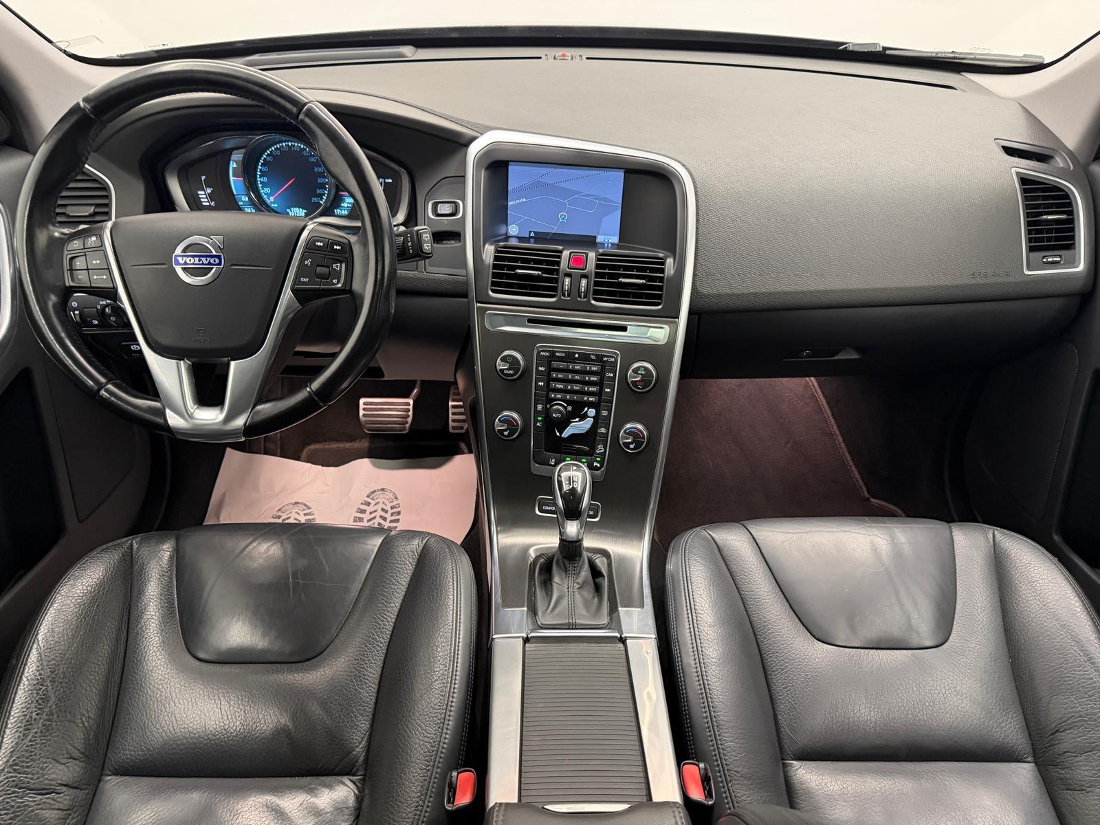 VOLVO XC60 2.4 D5 Summum AWD-image-11