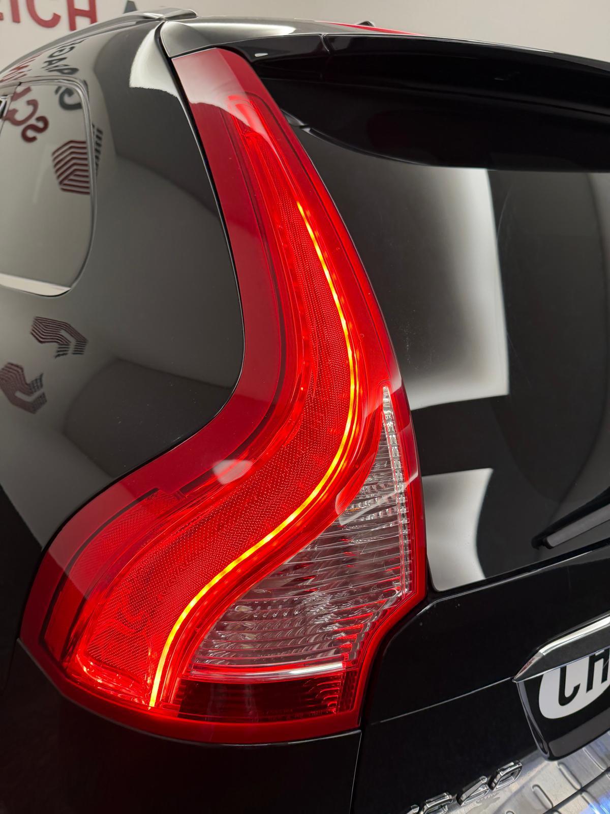 VOLVO XC60 2.4 D5 Summum AWD-image-8