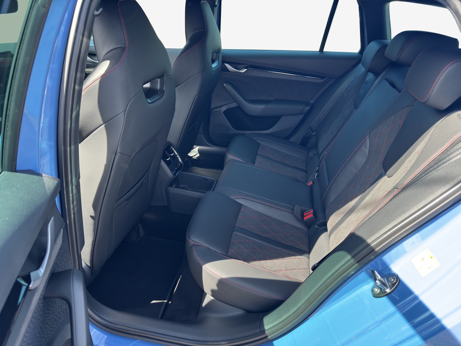 SKODA Octavia RS 30 Years Edition-image-11