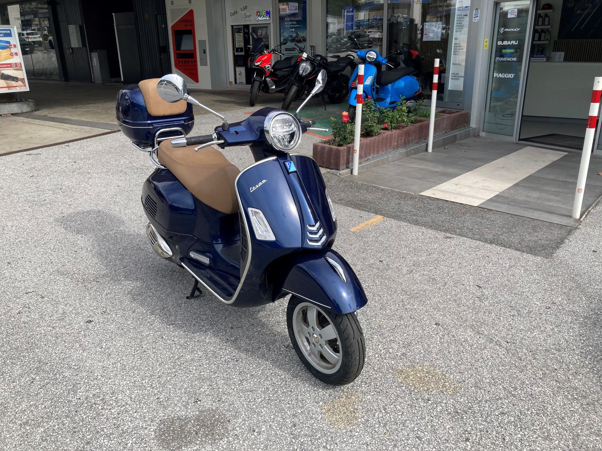 PIAGGIO Vespa GTS 300 HPE ABS/ASR-showroom-element-2