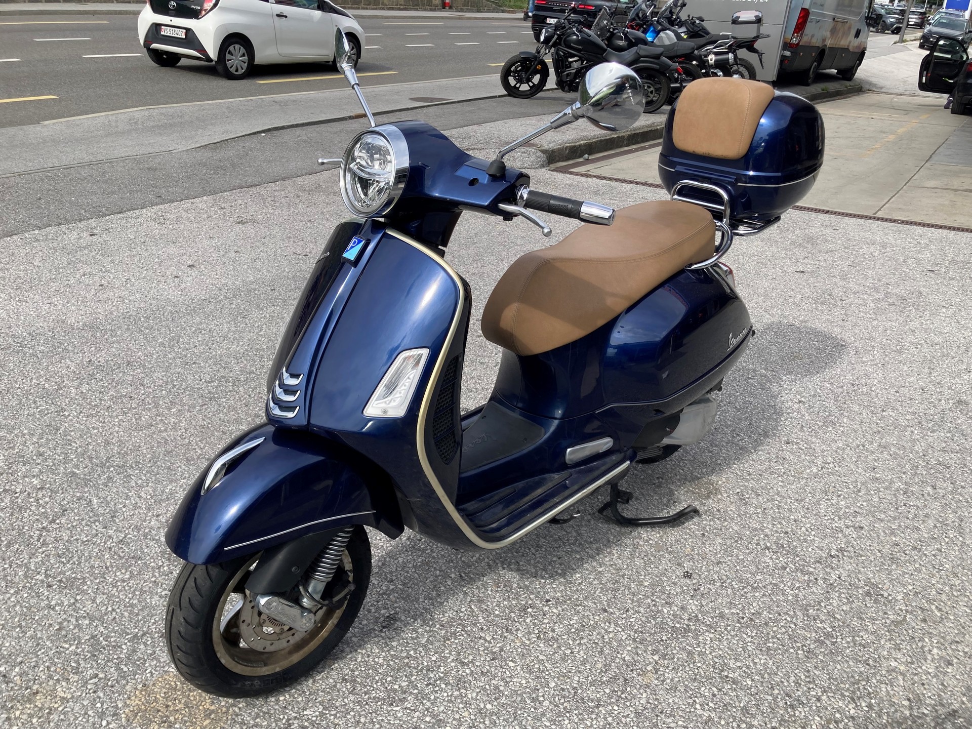 PIAGGIO Vespa GTS 300 HPE ABS/ASR-showroom-element-1