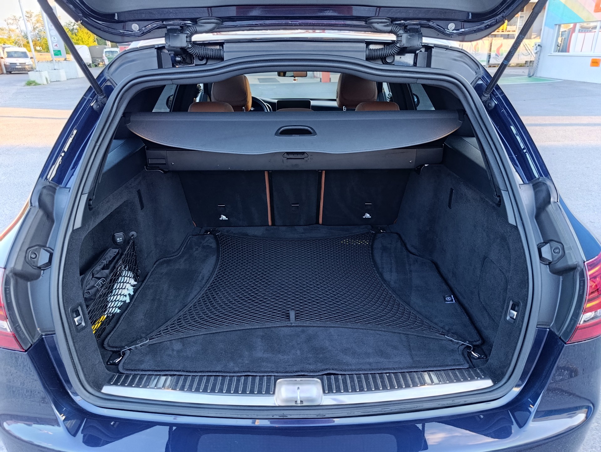 MERCEDES-BENZ C 220 d AMG Line 4matic-image-4