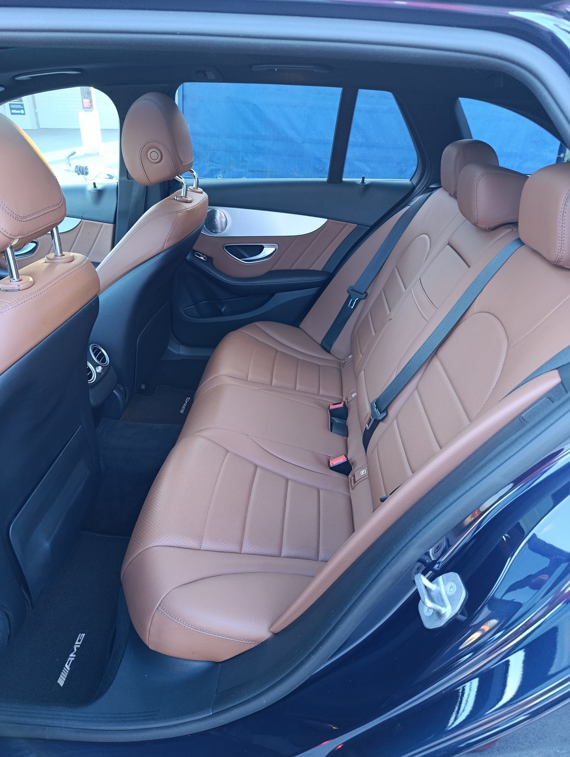 MERCEDES-BENZ C 220 d AMG Line 4matic-image-3