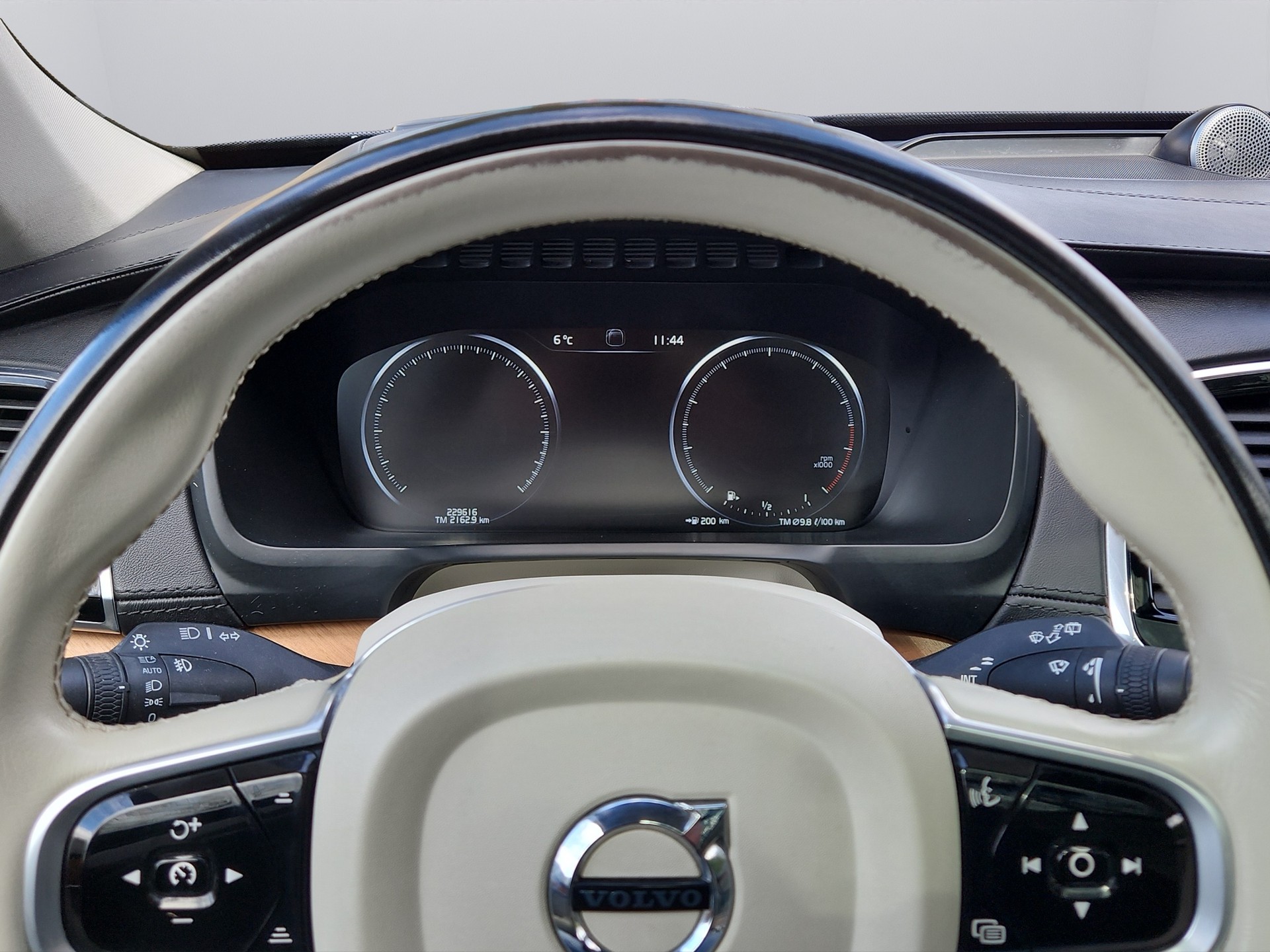 VOLVO XC90 T6 AWD Momentum Geartronic-image-11