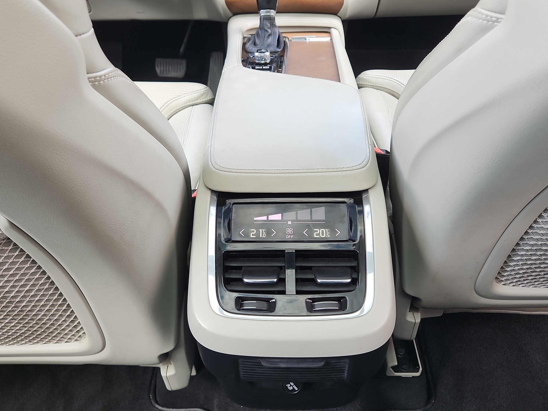 VOLVO XC90 T6 AWD Momentum Geartronic-image-22