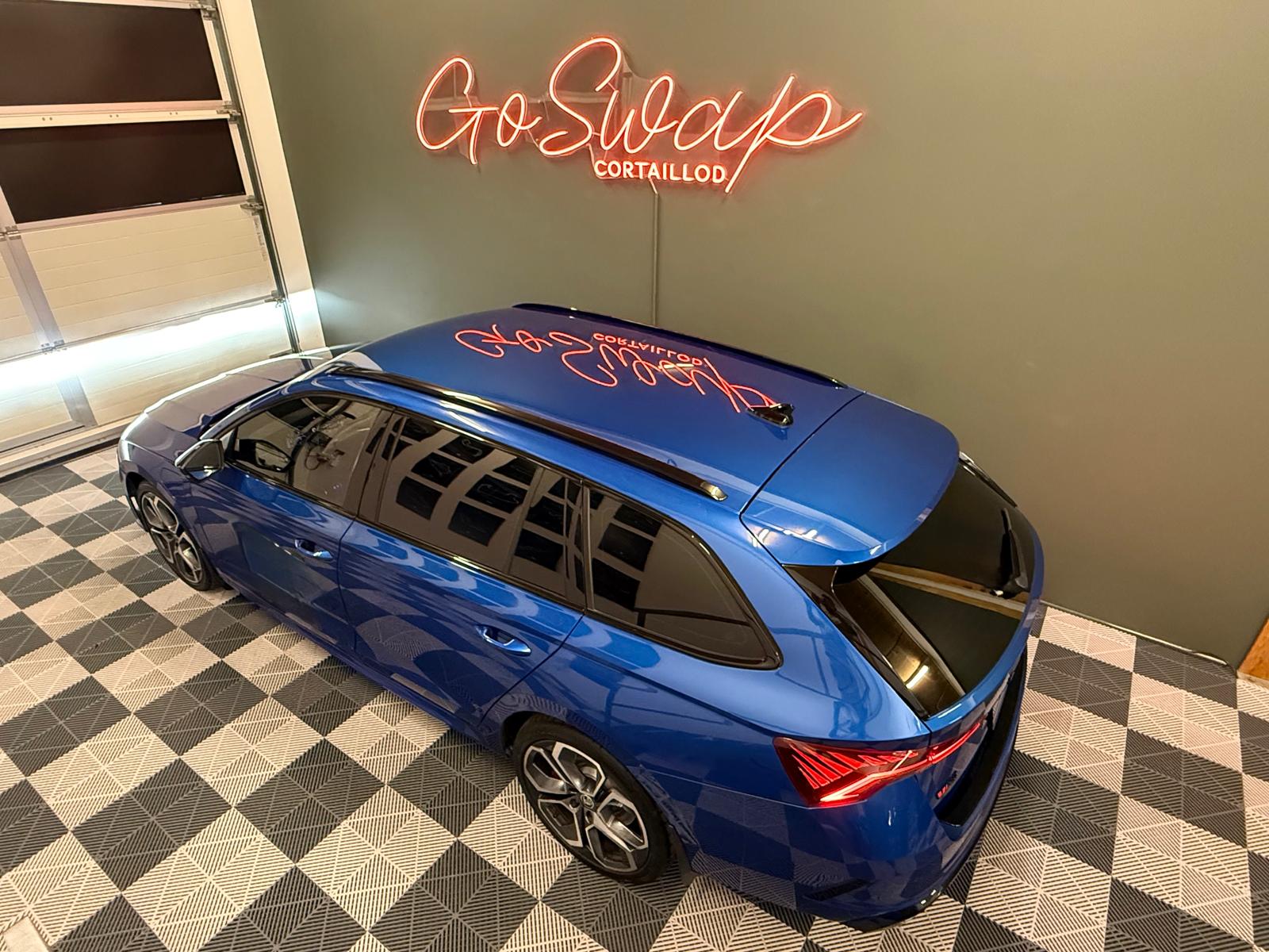 SKODA Octavia Combi 1.4 TSI PHEV DSG RS-image-2