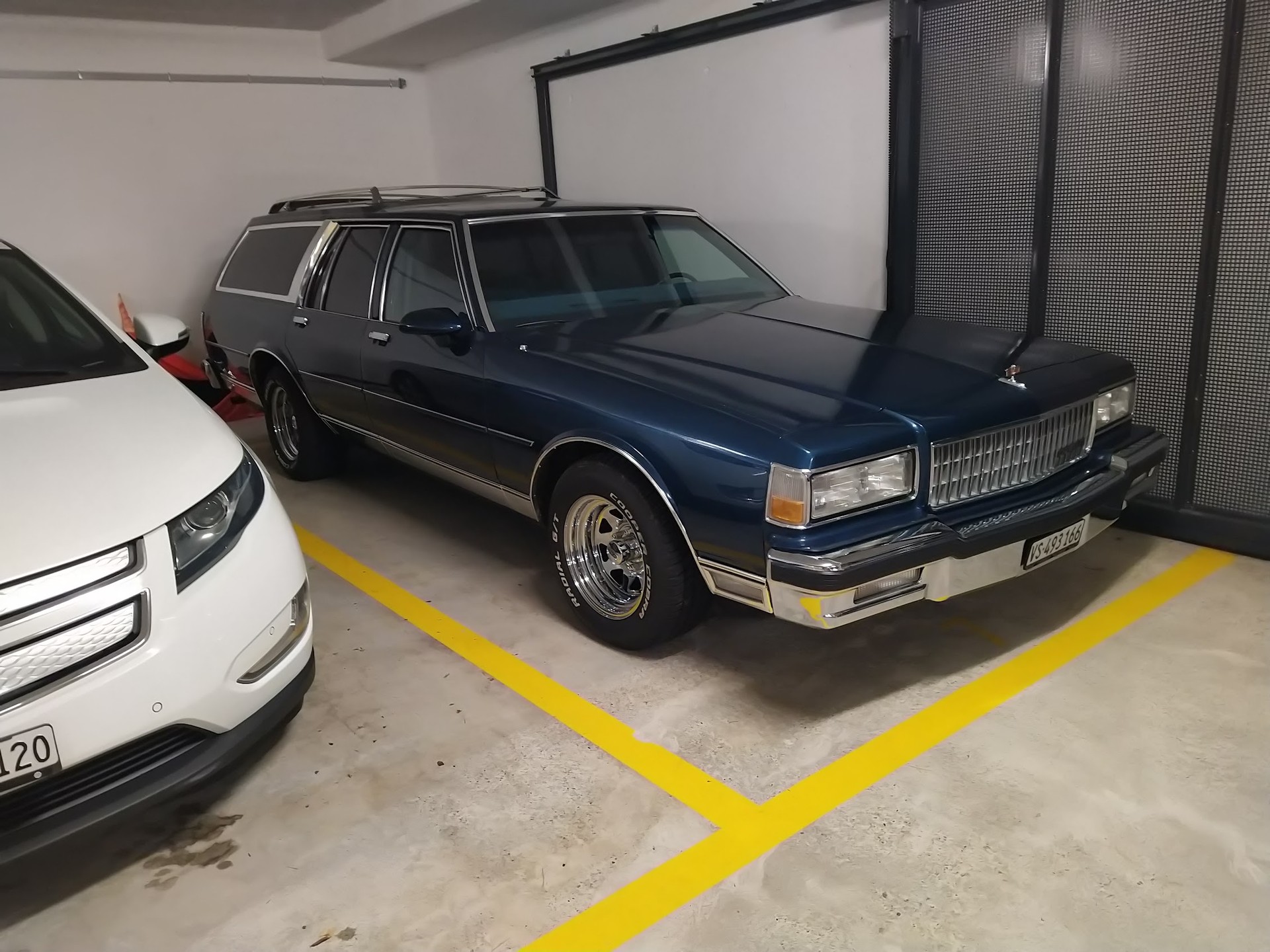 CHEVROLET CAPRICE Classic Wagon-image-2