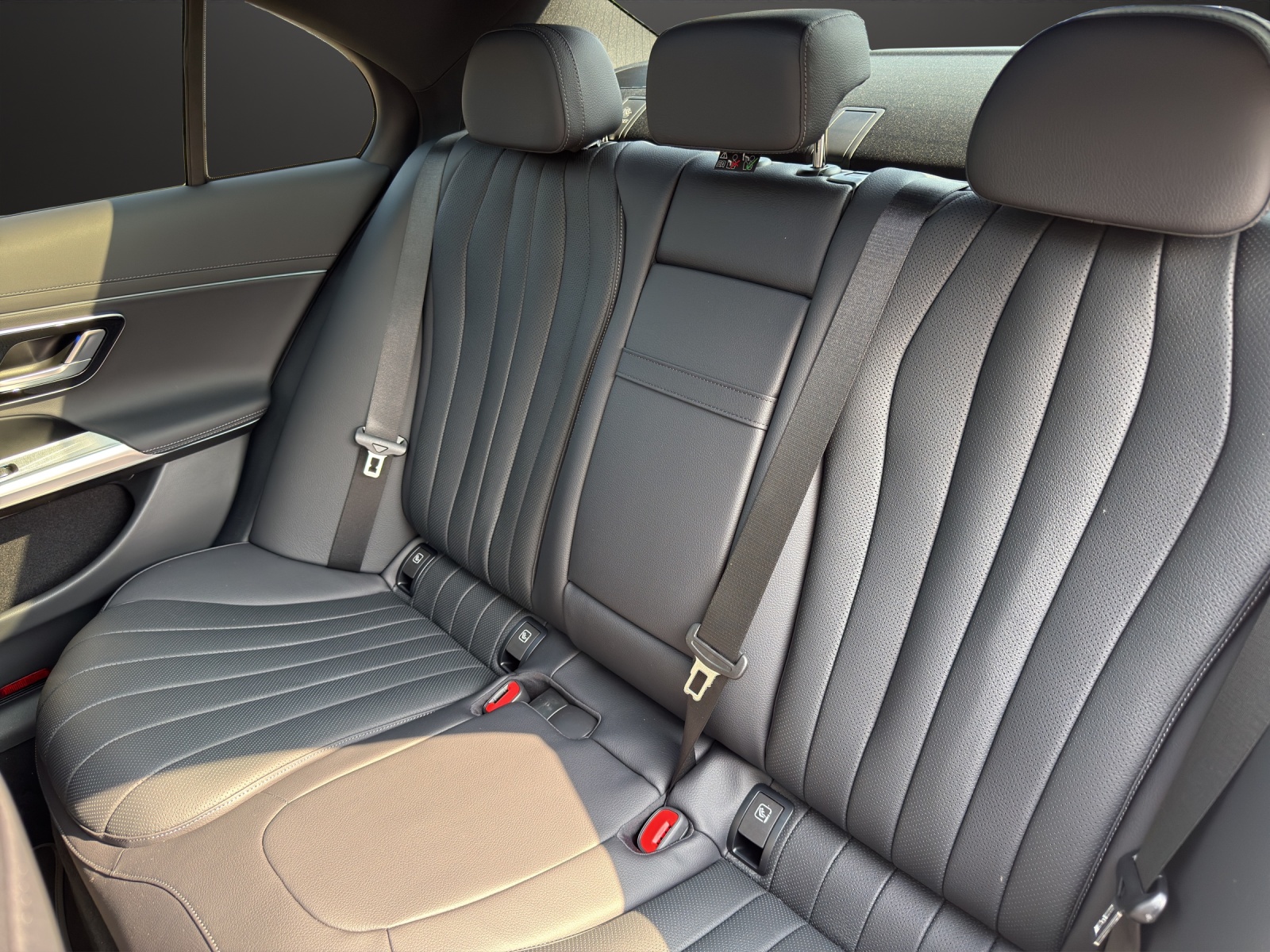 MERCEDES-BENZ E 220 d 4Matic 9G-Tronic-image-14