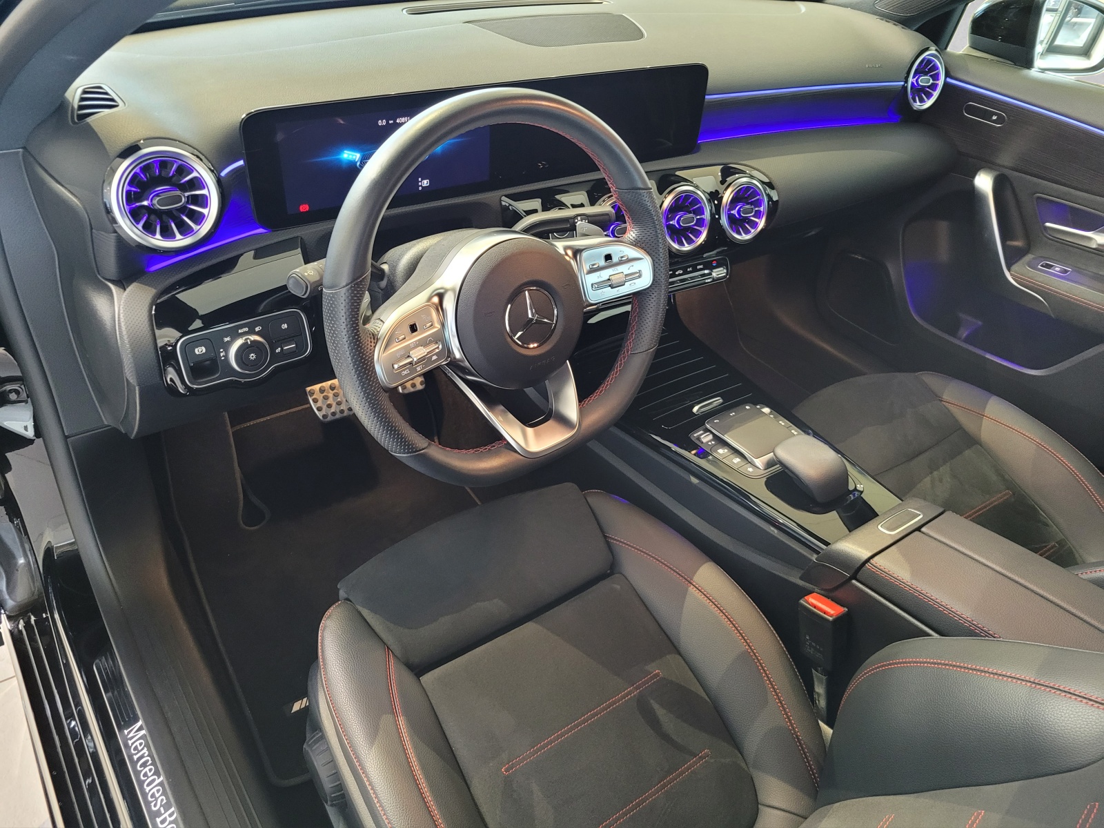 MERCEDES-BENZ A 180 AMG Line 7G-DCT-image-7