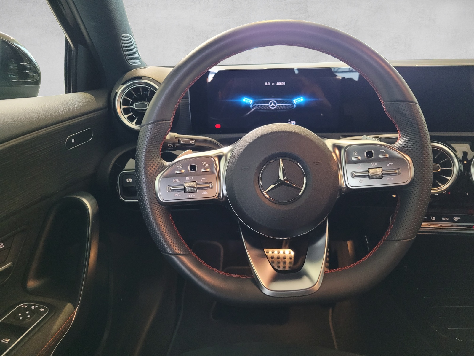 MERCEDES-BENZ A 180 AMG Line 7G-DCT-image-12