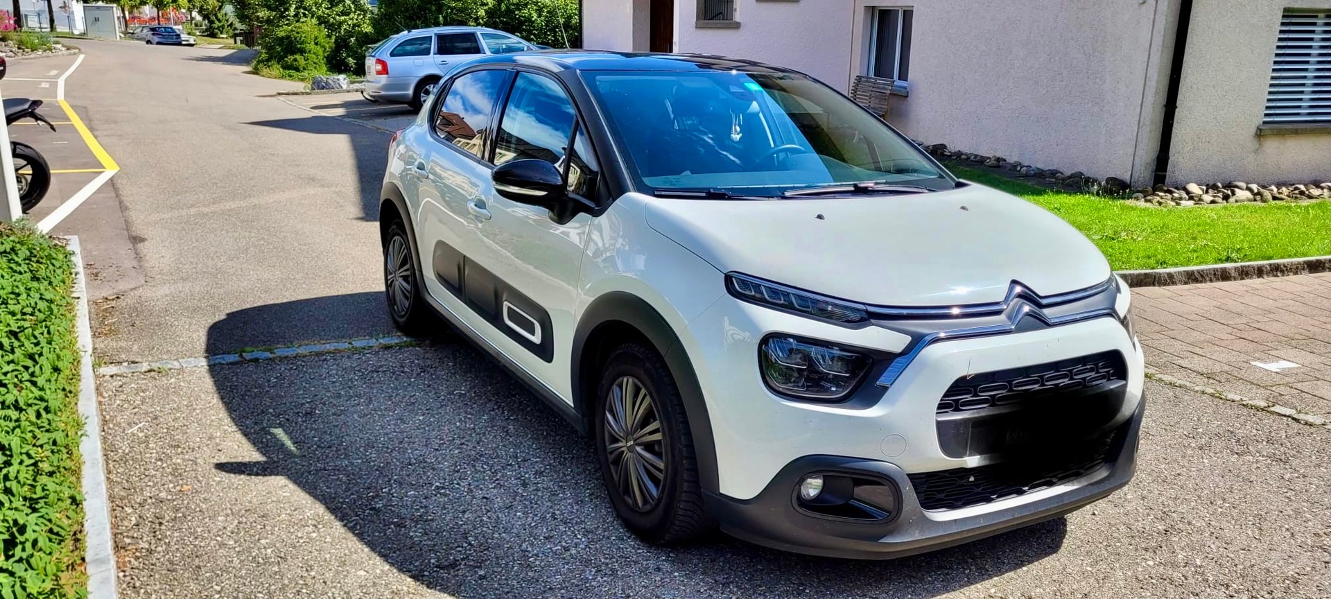 CITROEN 1.2 PureTech Shine-image-1