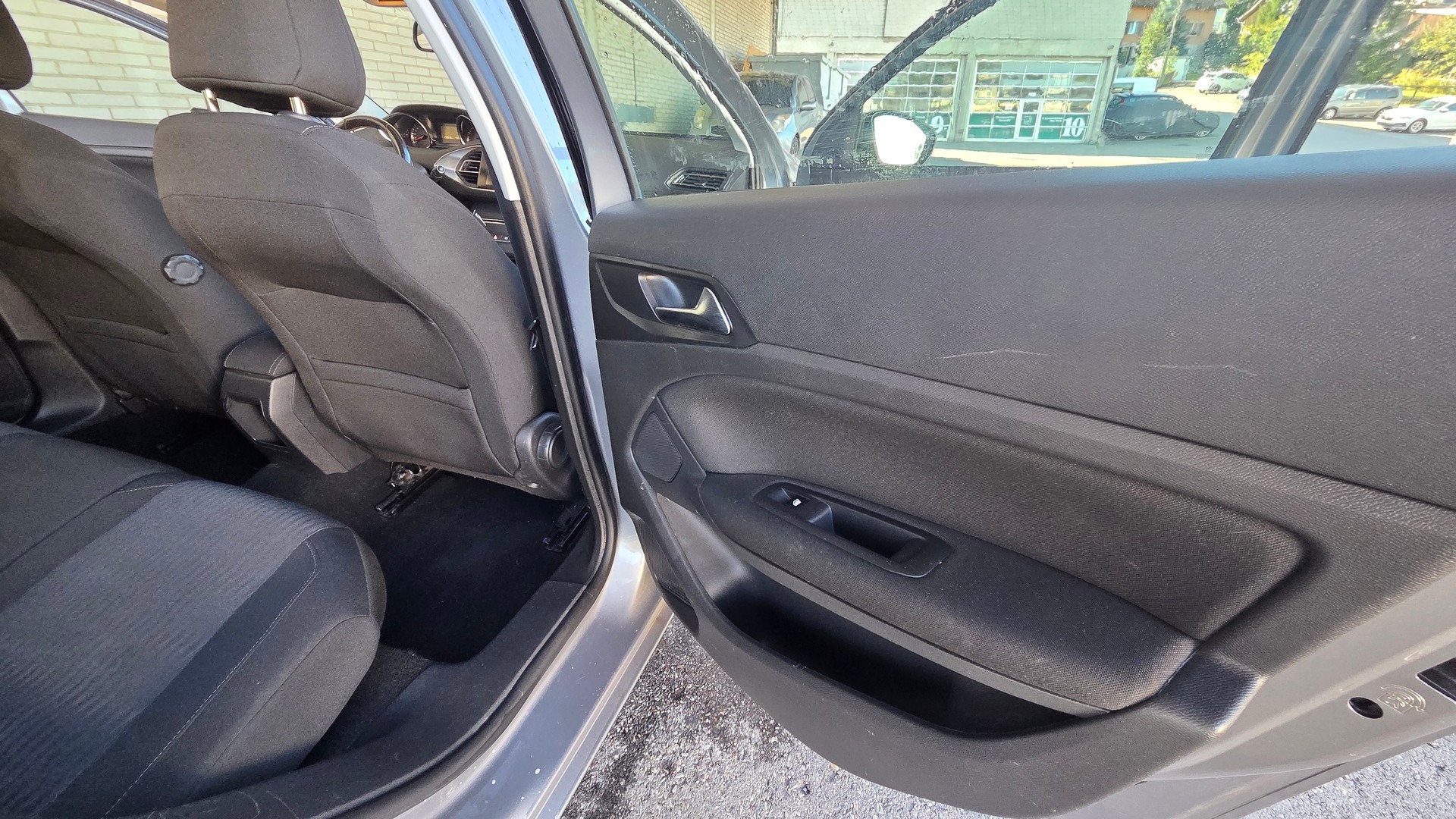 PEUGEOT 308 SW 1.2 THP Business-image-10